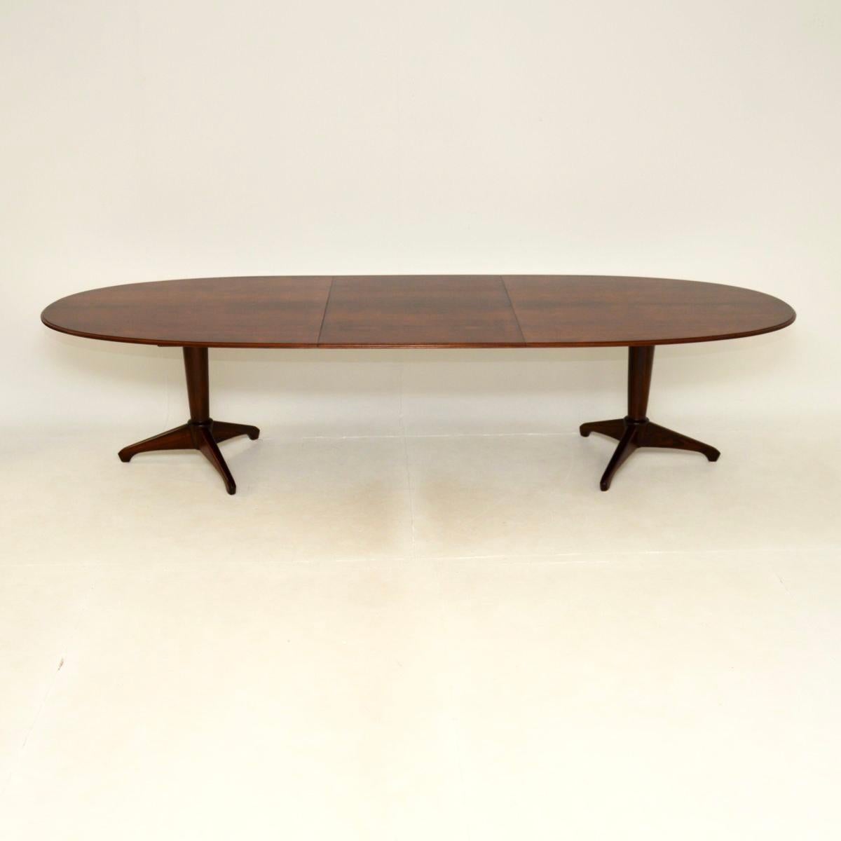 Table et chaises de salle à manger vintage par A.A Milne pour Heal's en vente 1