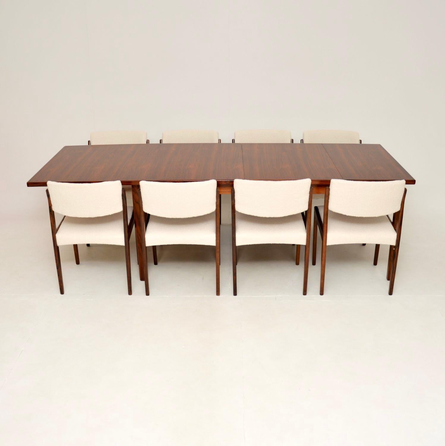 A stylish and very rare vintage dining table and eight chairs by Robert Heritage for Archie Shine. This was made in England, it dates from the 1960’s.

The quality is superb, this has absolutely gorgeous grain patterns throughout the table and