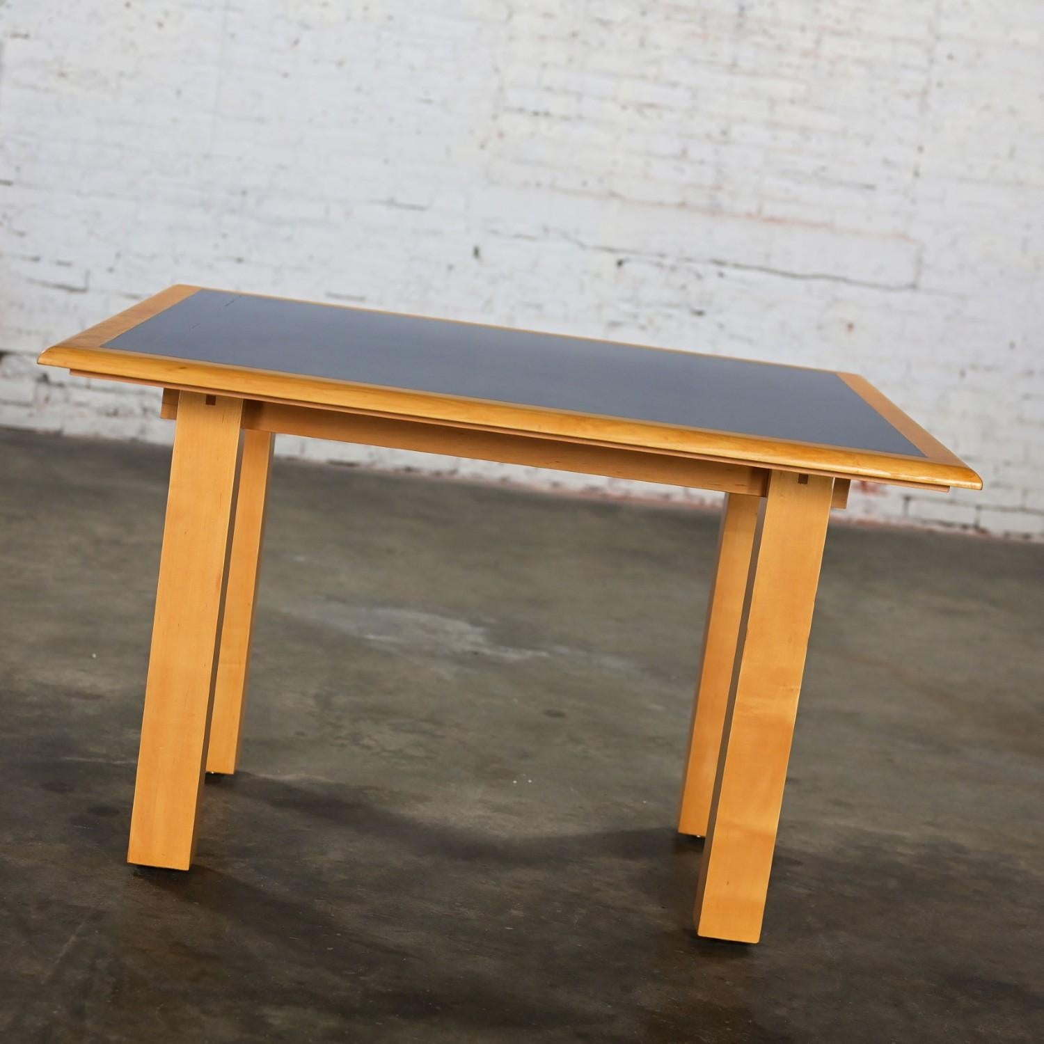 Canadien Table de salle à manger vintage de Michael Graves pour Craftwood a Div. of Sonnenberg Ind en vente