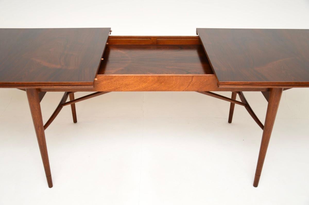 Vintage Dining Table by Robert Heritage for Archie Shine In Good Condition In London, GB