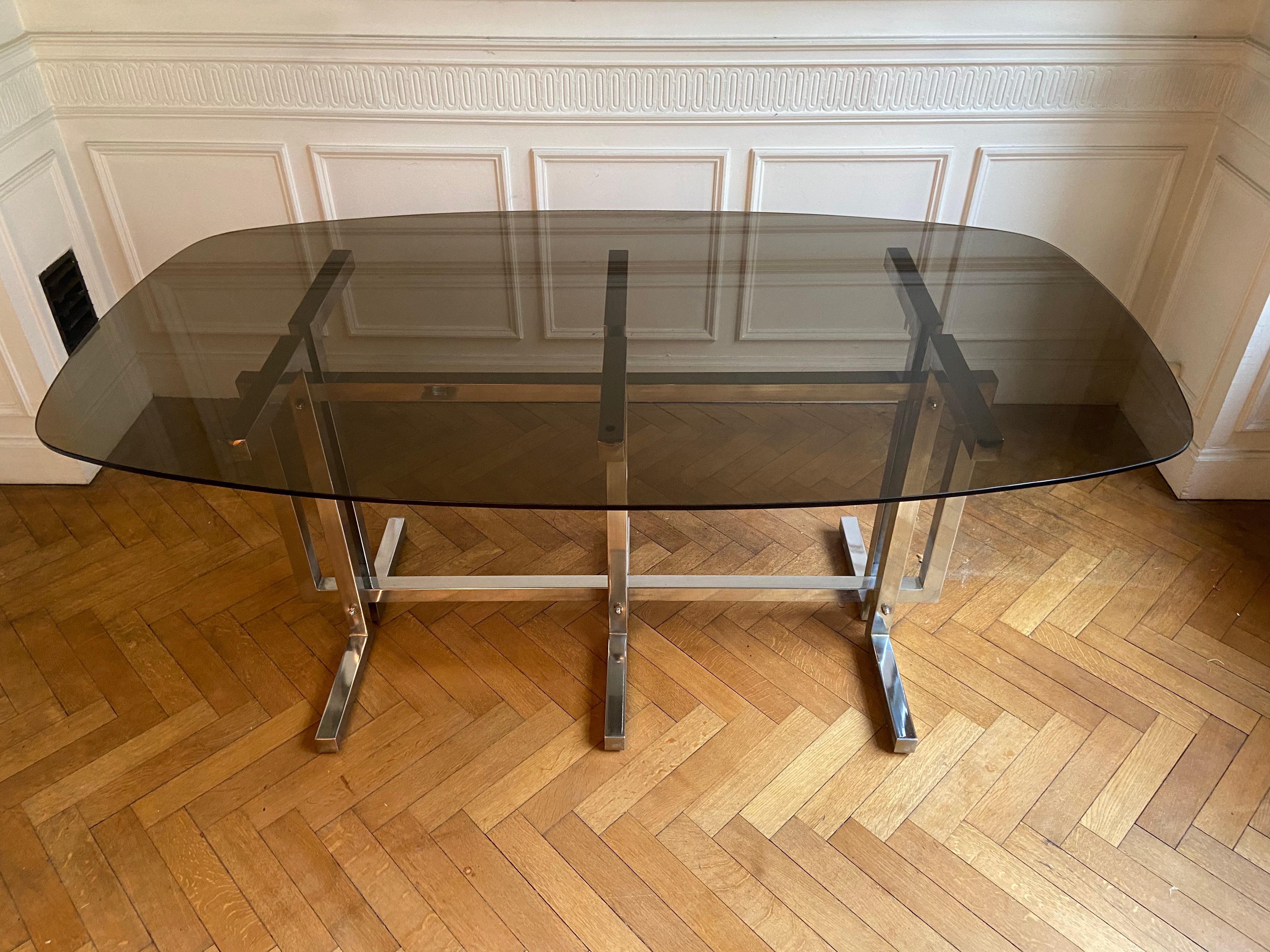 Vintage dining table. Graphic feet in chrome metal. Smoked glass top. In Good Condition In Brussels , BE