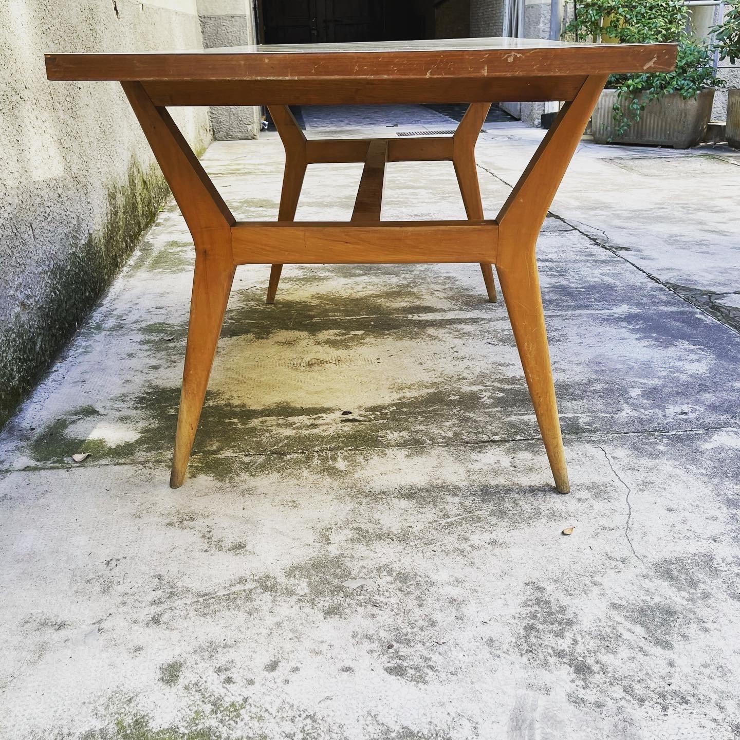 Vintage Dining Table in Italian Wood, 1950s In Good Condition For Sale In Milano, IT