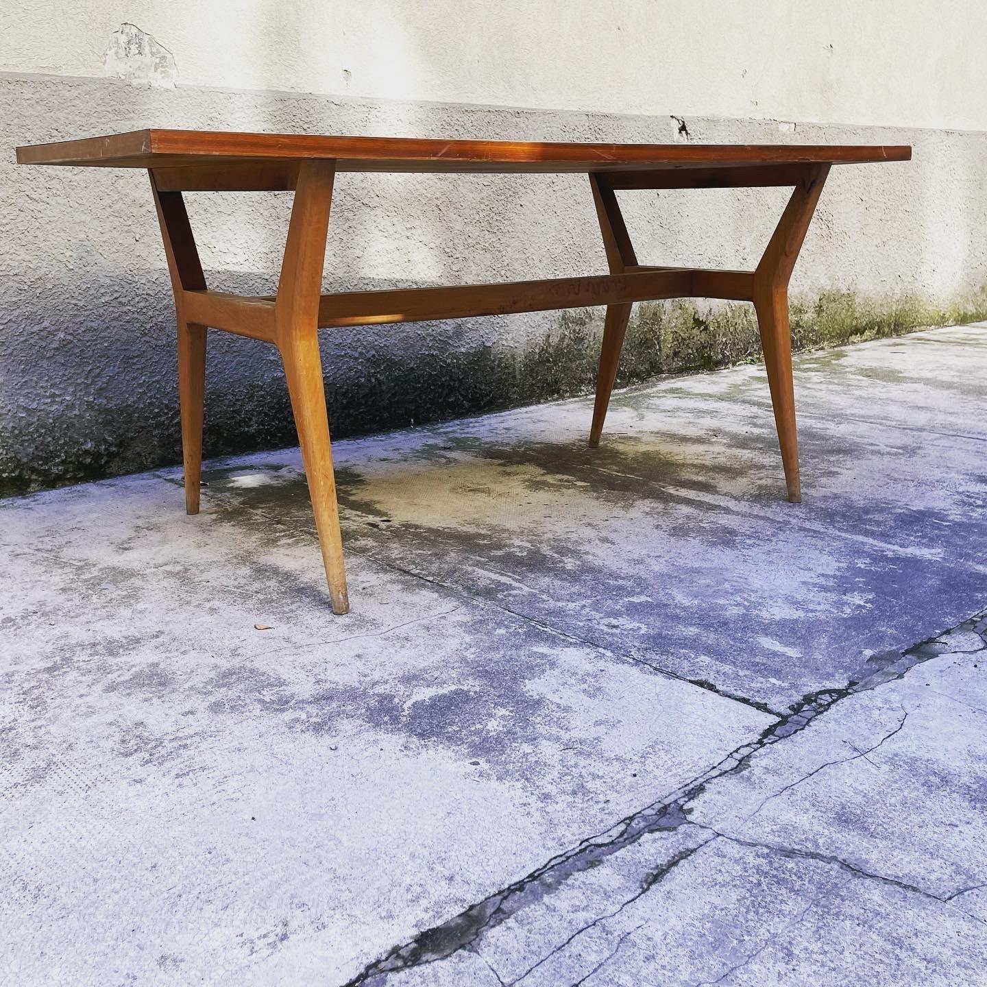Alter Esstisch aus italienischem Holz, 1950er Jahre im Zustand „Gut“ im Angebot in Milano, IT