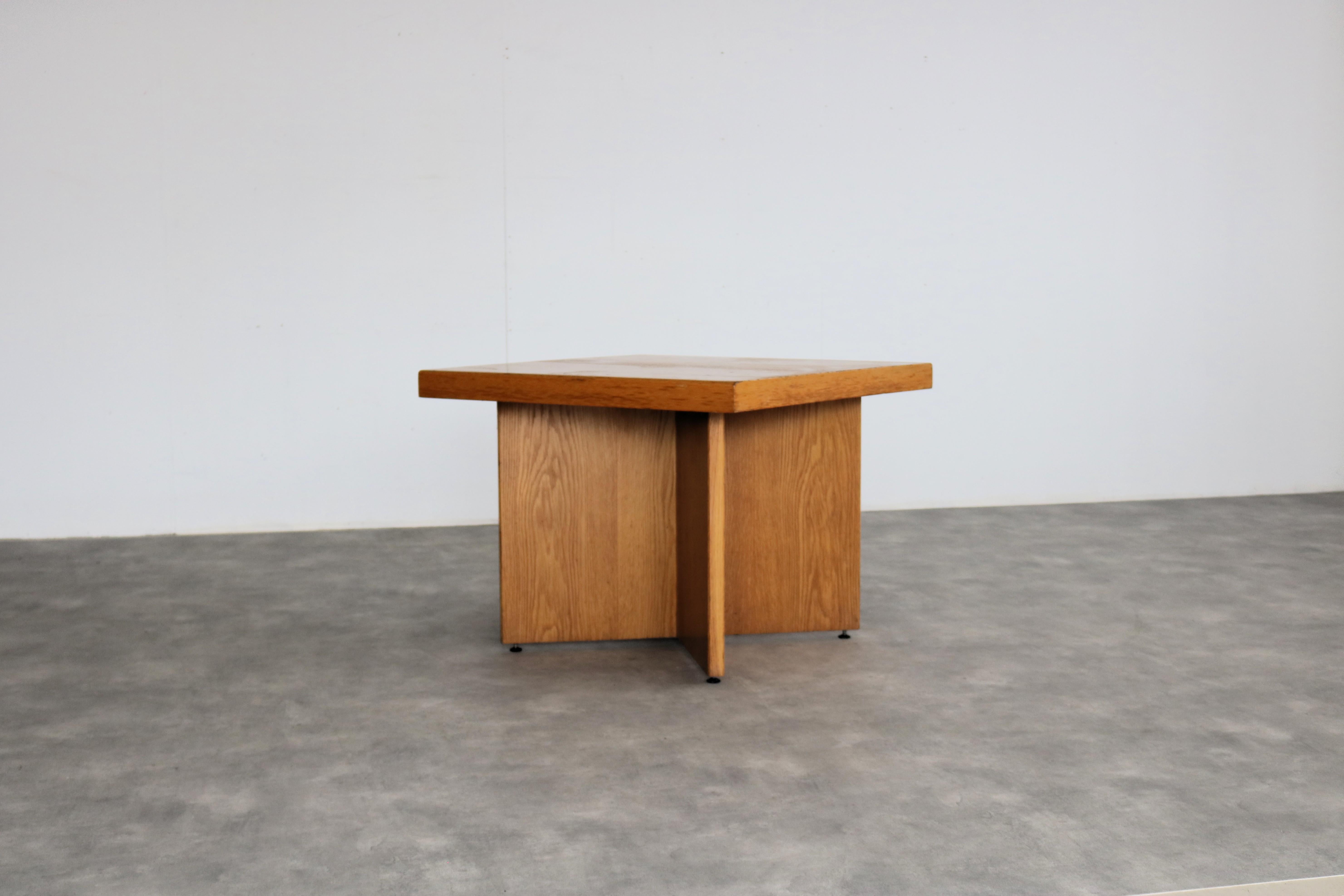 Vintage dining table  table  1960s  oak

Period  1960s
Design  unknown
Condition  Good with light patina/signs of wear
Size  69 x 90 x 90 cm (H x W x D)

Details  Oak; matching chairs available;

Item number  2890