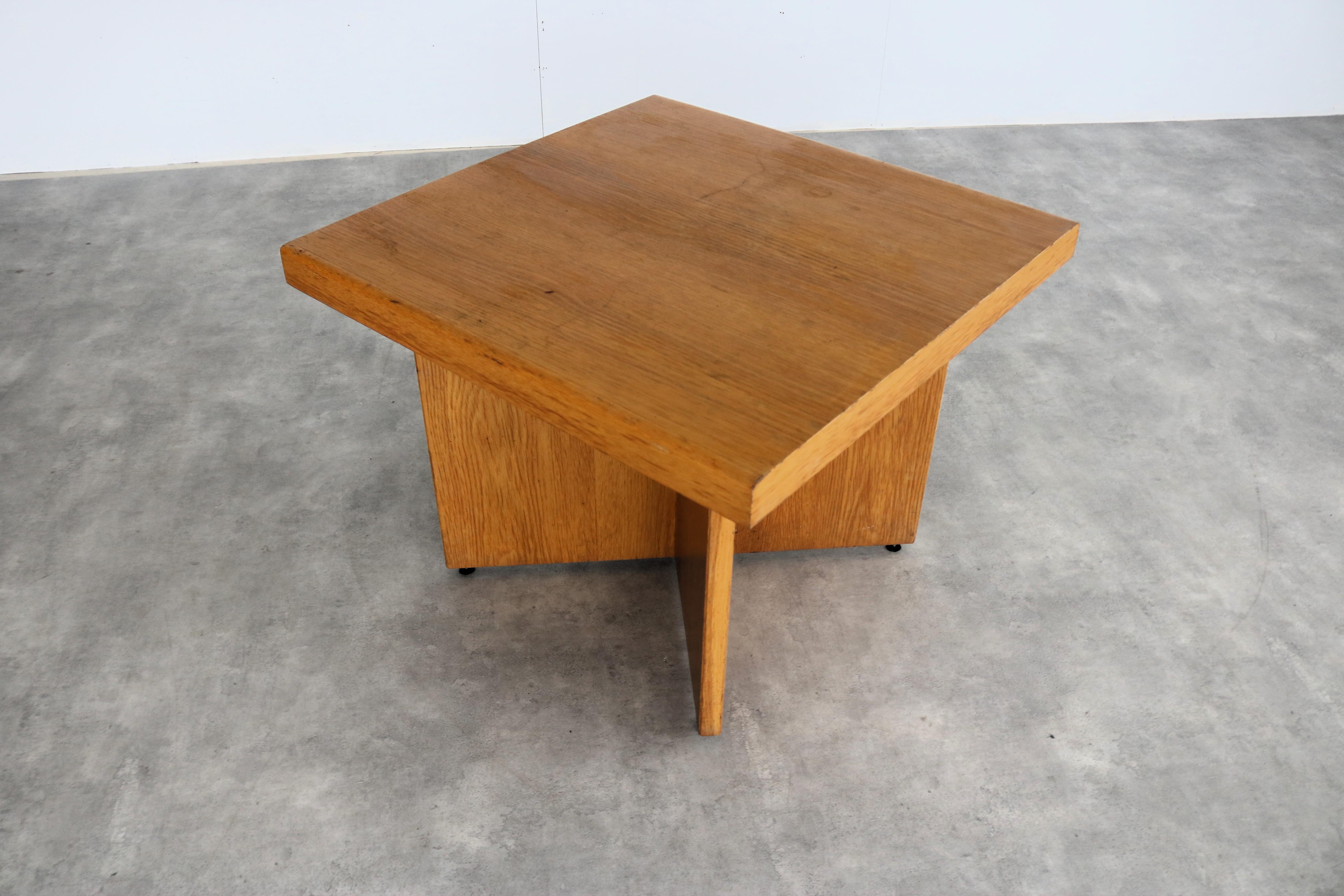 Vintage dining table  table  1960s  oak  Period  1960s In Good Condition For Sale In Lemmer, NL