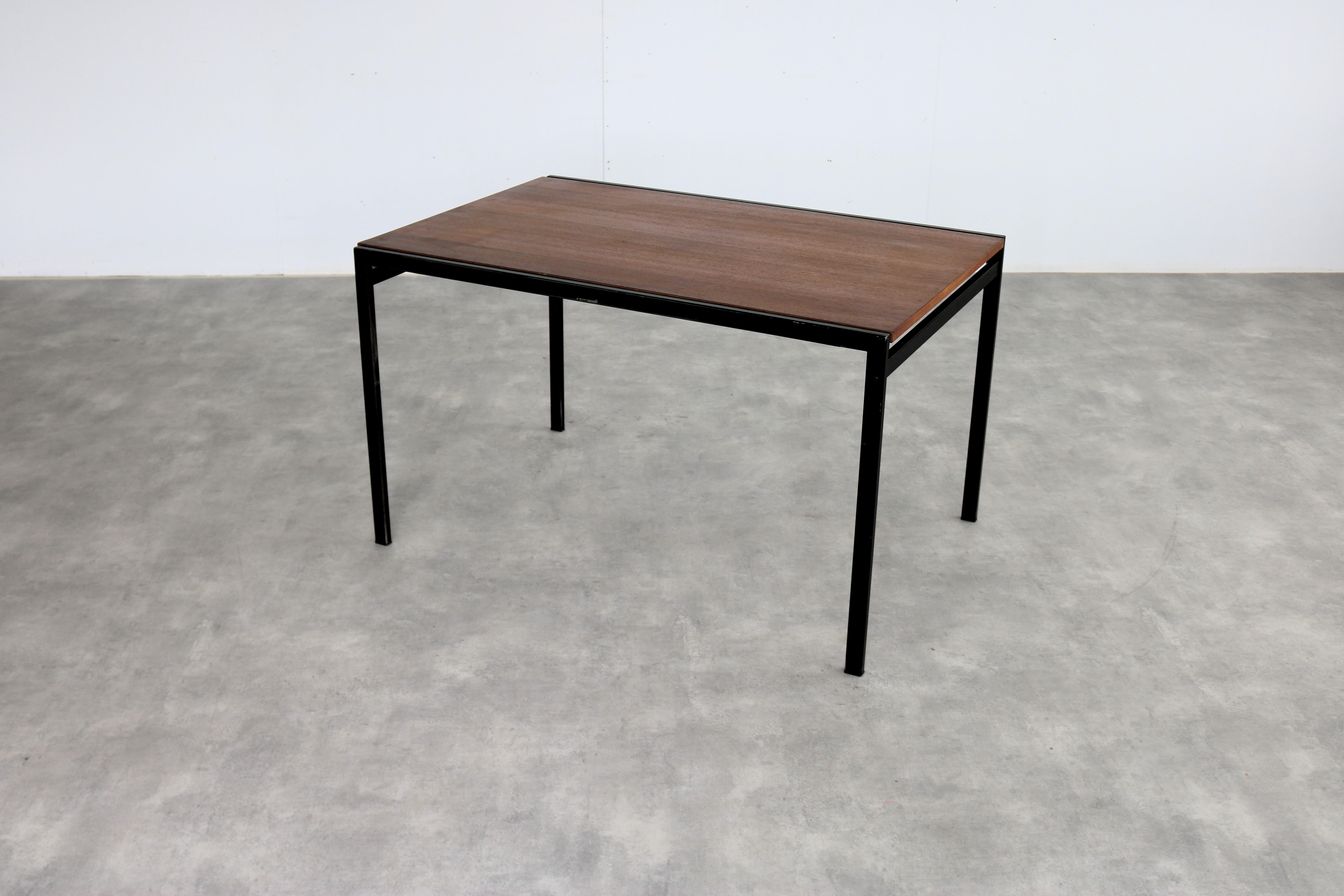 Néerlandais table à manger vintage  tableau  1960s  Pastoe en vente
