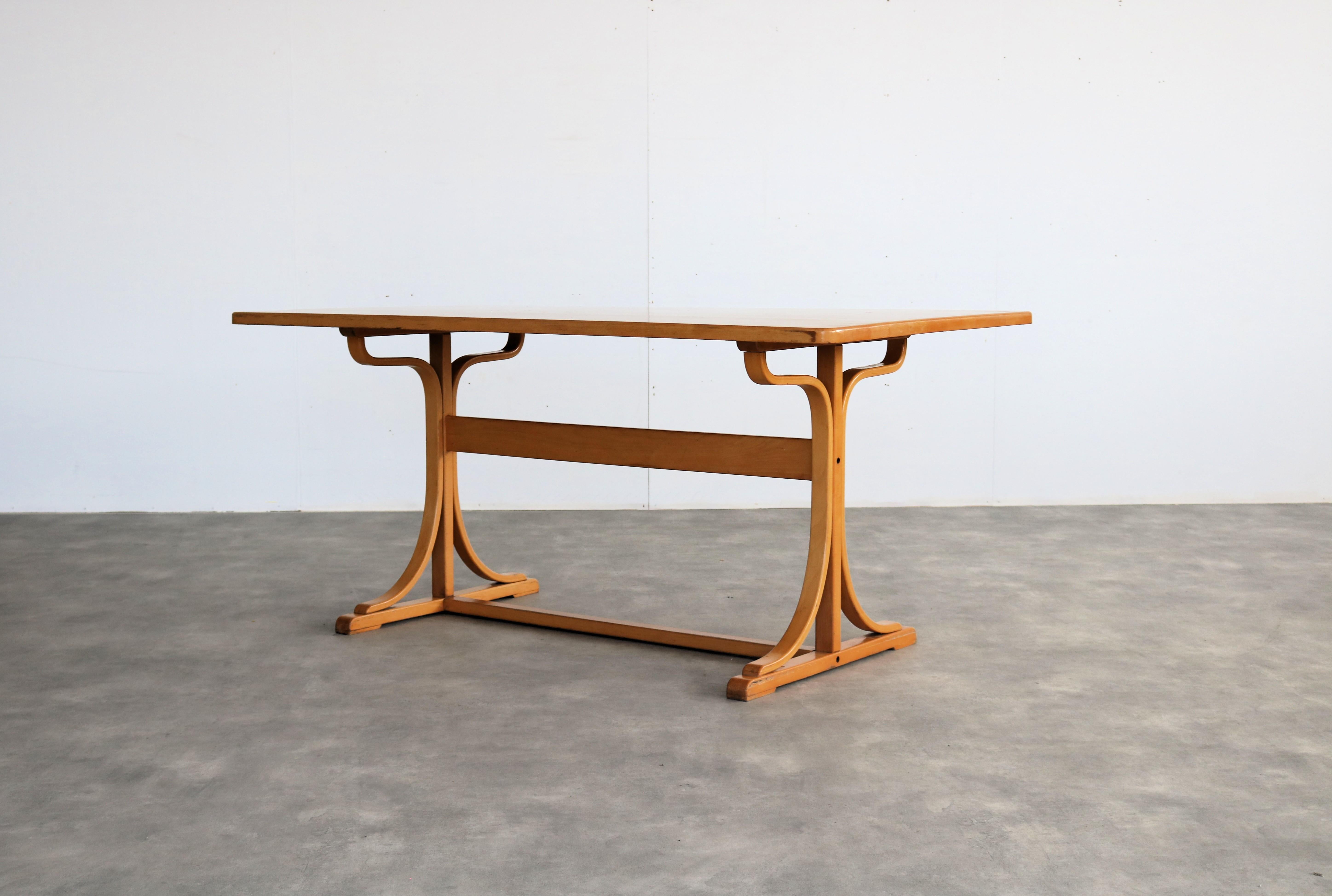 Vintage dining table  table  1960s  Thonet style

Period  1960s
Design  Unknown  Thonet style
Condition  Good  Minor signs of wear
Size  75 x 161 x 90 cm (H x W x D)

Details  Wood;

Item number  2970