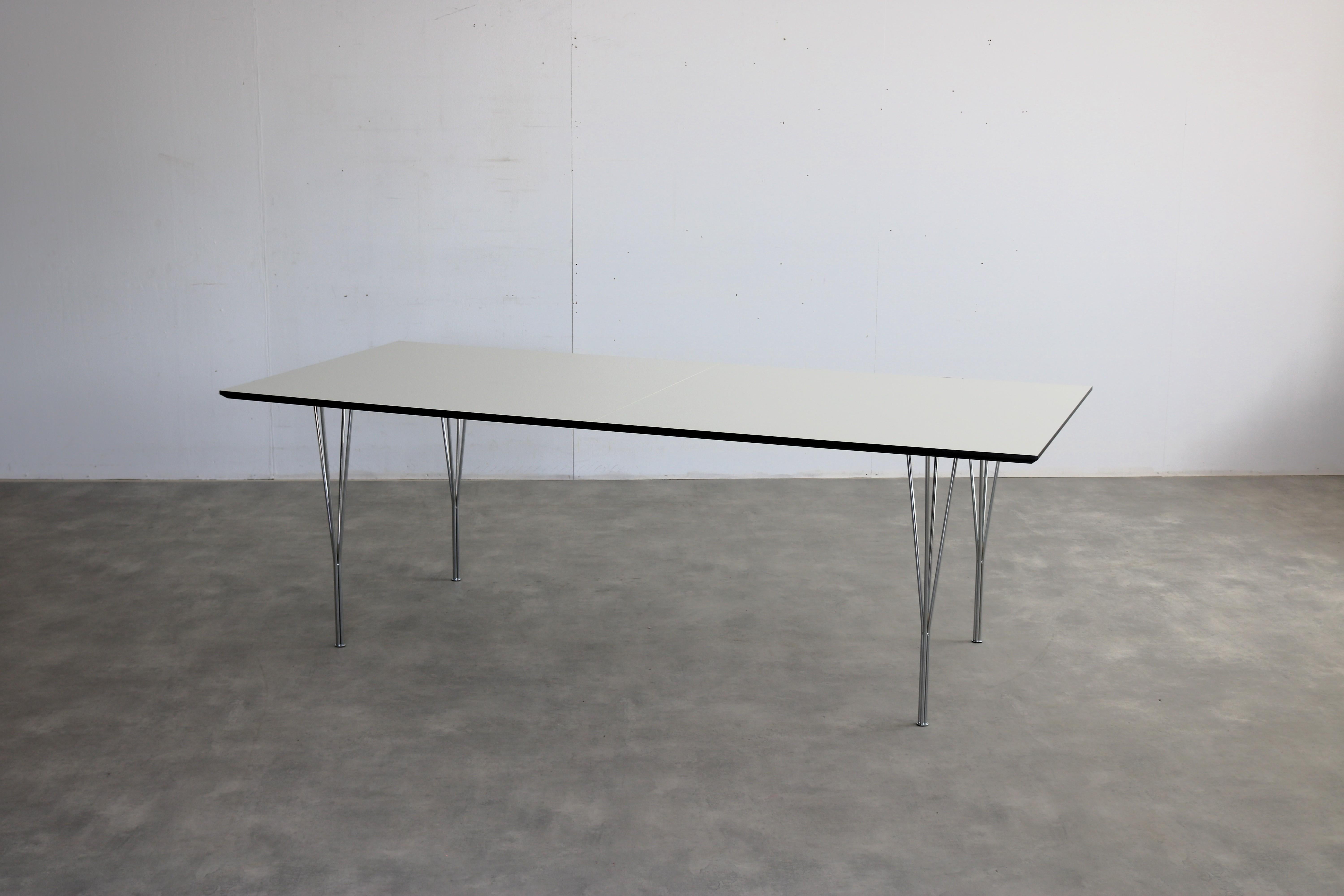 Suédois table à manger vintage  tableau  90s  Suède en vente