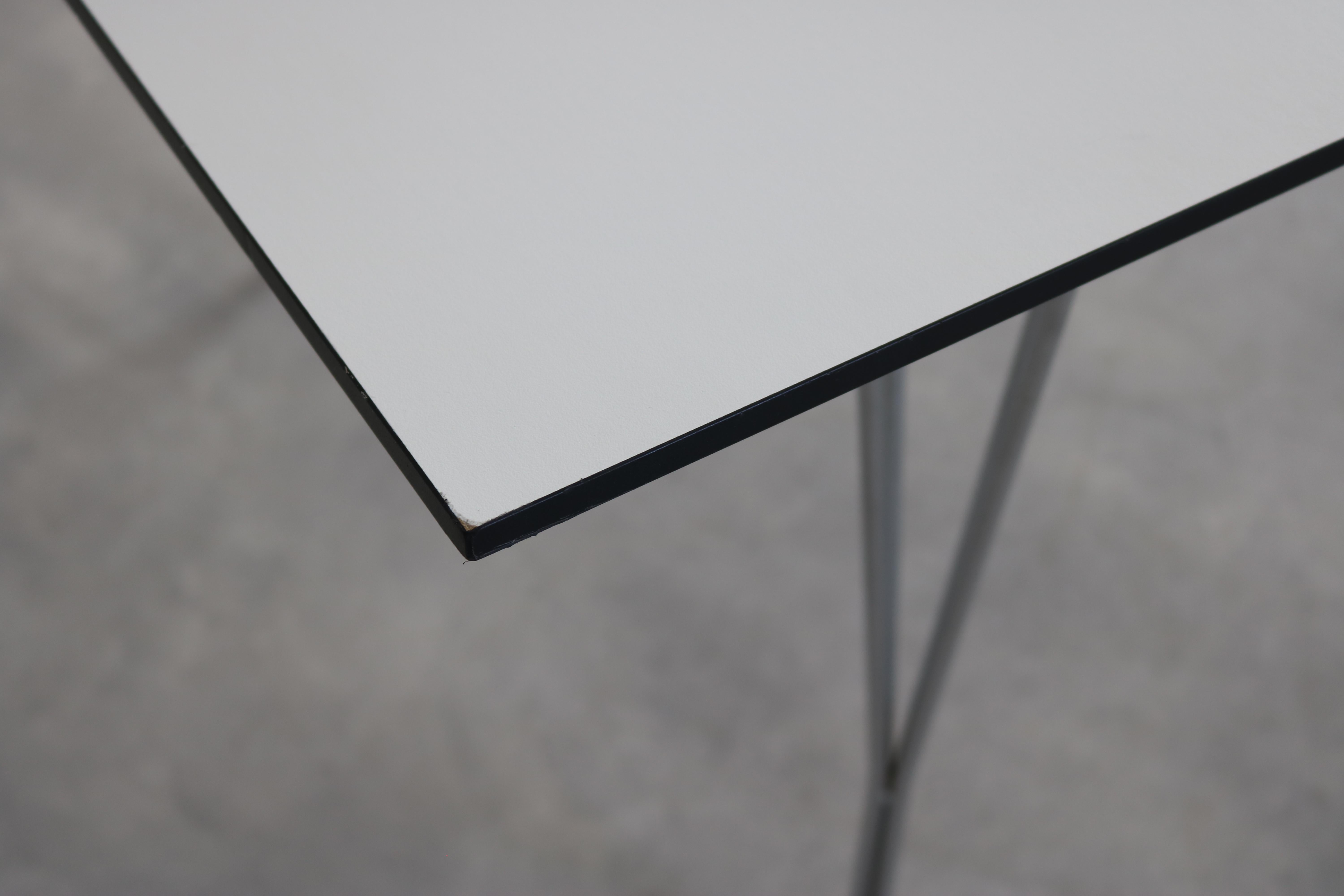 table à manger vintage  tableau  90s  Suède en vente 1