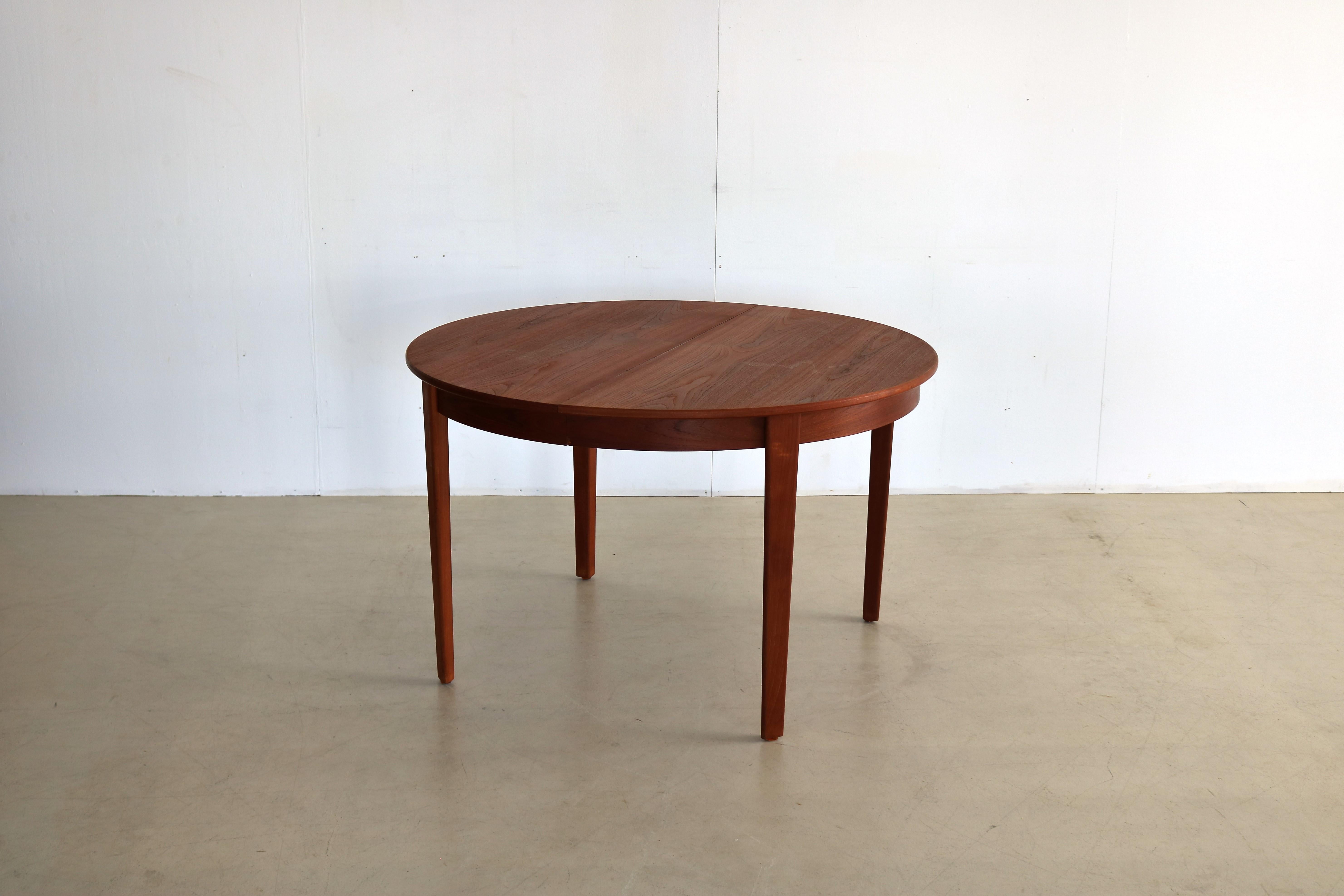 Vintage Dining Table Table Extendable Teak Danish In Good Condition In GRONINGEN, NL