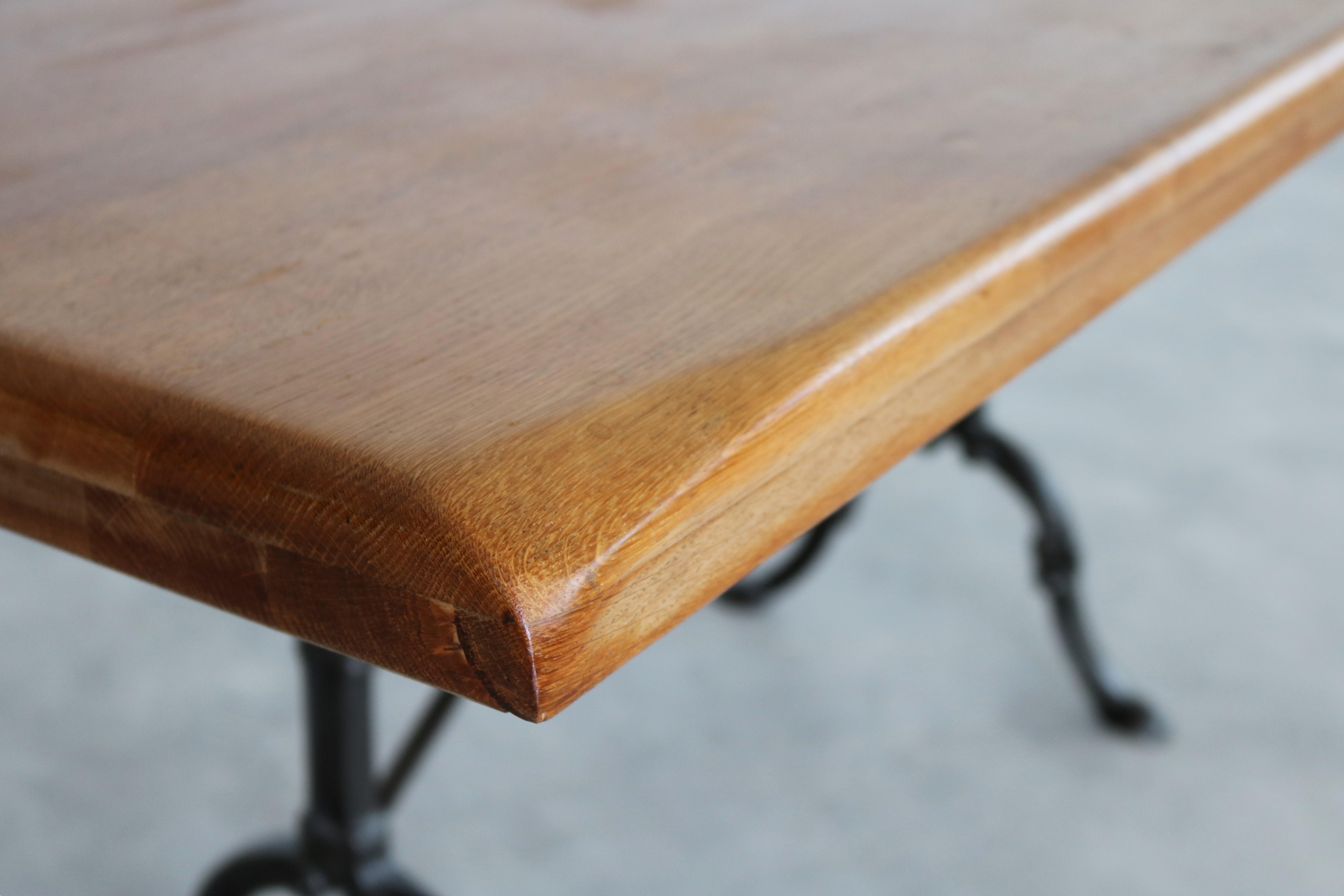 Fer table à manger vintage  tableau  chêne  1950s en vente