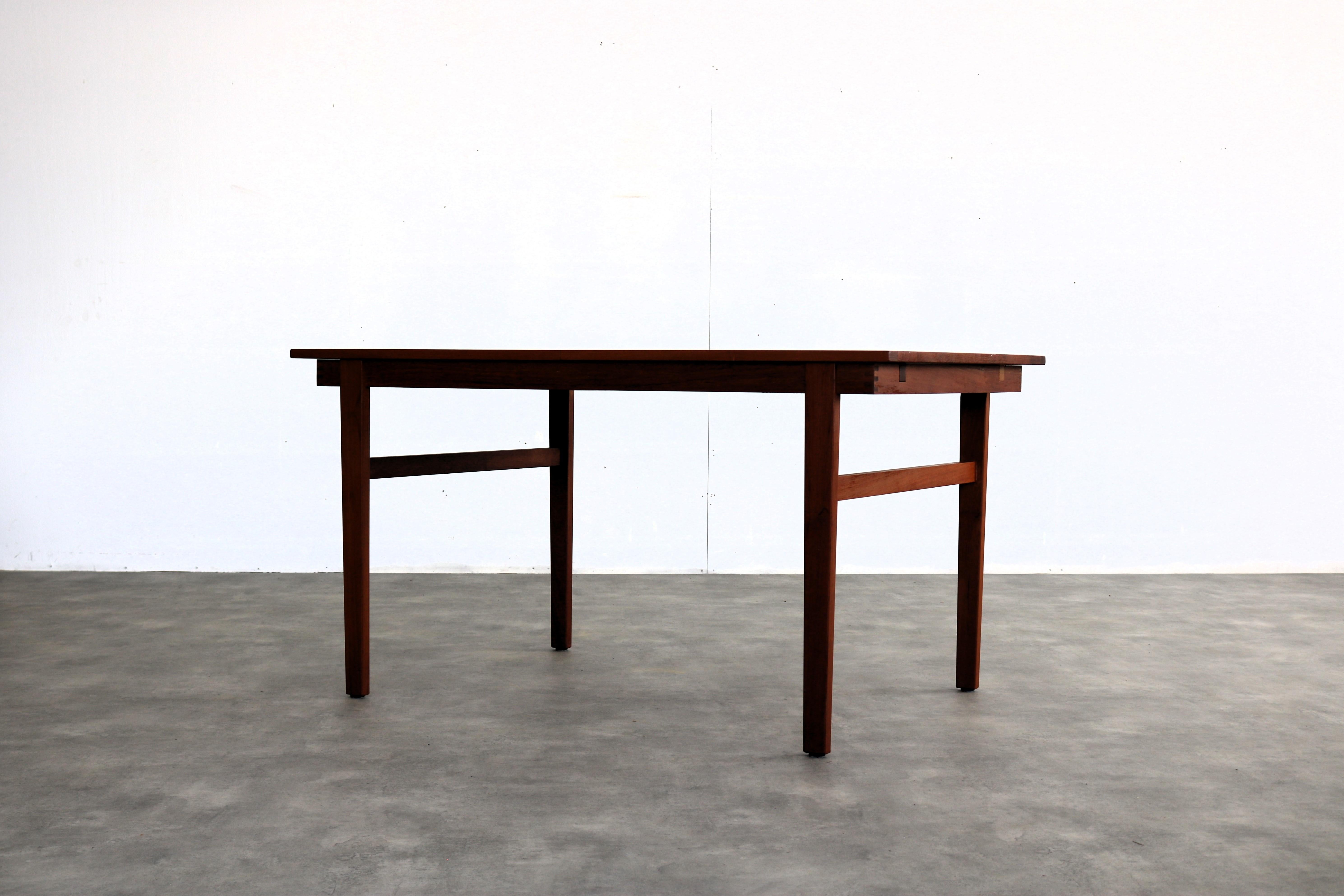 vintage dining table  table  teak  extendable  Sweden

period  60's
design  unknown  Sweden
condition  good  light signs of use
size  73 x 135 x 85 (hxwxd) + 2x table top of 38 cm; 

details  teak; extendable;

article number  2433