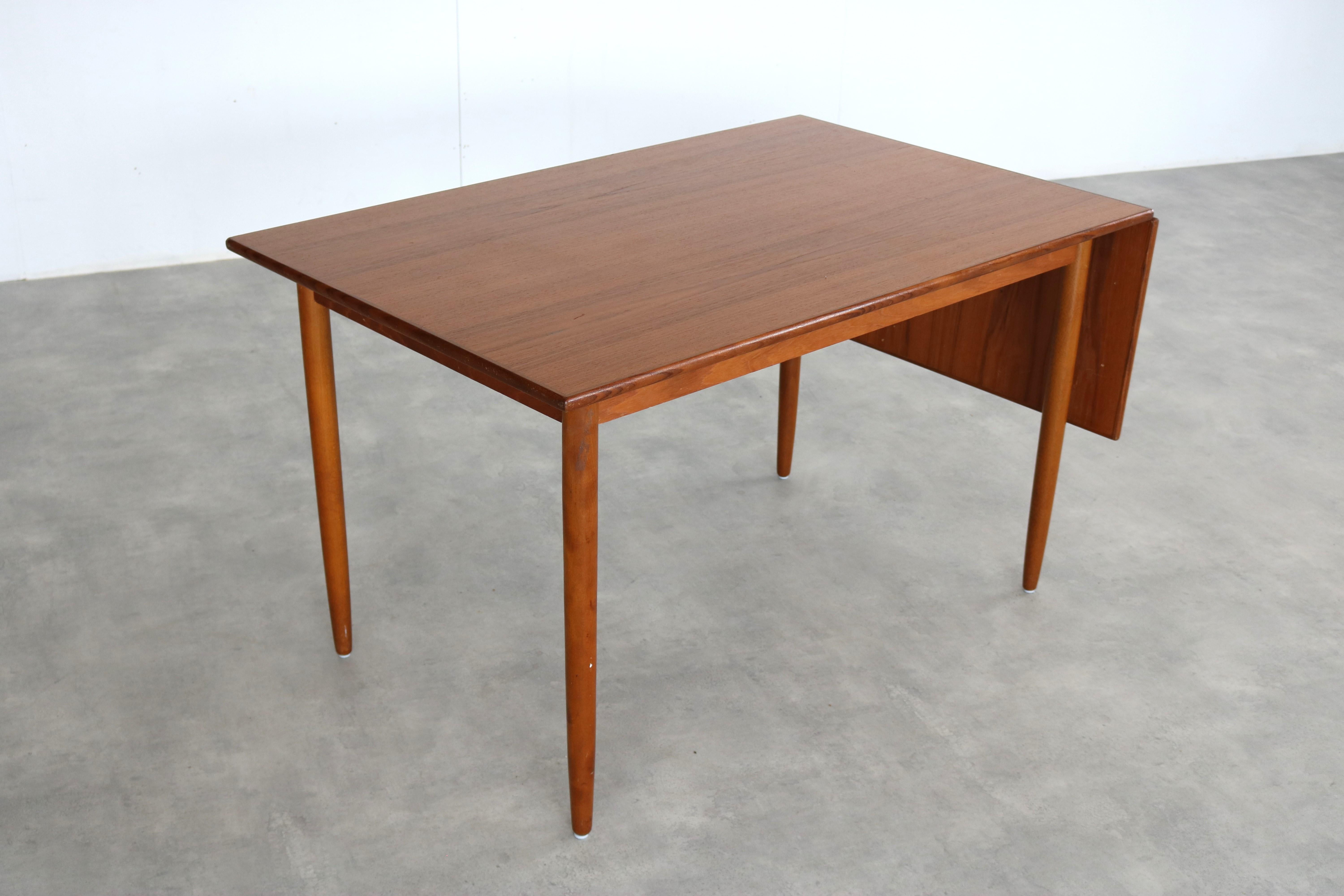 Mid-20th Century vintage dining table  table  teak  extendable  Swedish