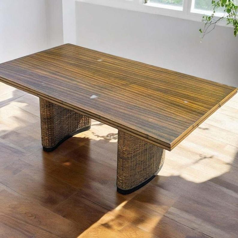 Table de salle à manger vintage, base en rotin et osier, plateau en bois, rectangulaire, MCM en vente 4