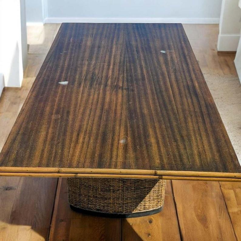 Table de salle à manger vintage, base en rotin et osier, plateau en bois, rectangulaire, MCM Bon état - En vente à Rancho Cucamonga, CA