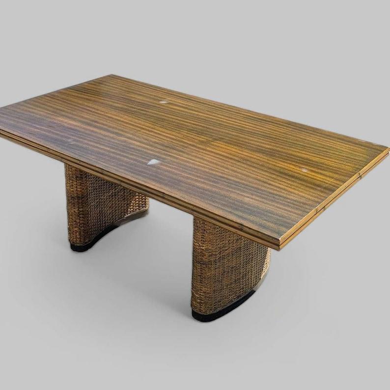 Osier Table de salle à manger vintage, base en rotin et osier, plateau en bois, rectangulaire, MCM en vente