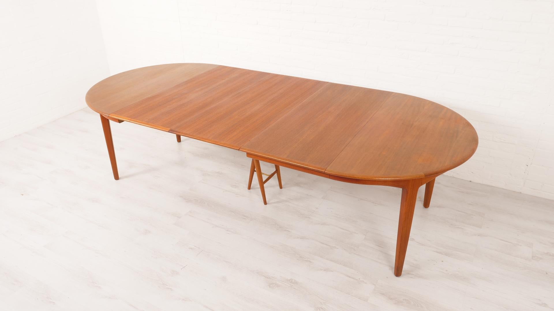 Vintage dining table XXXL  Teak  extendable  325 cm 8