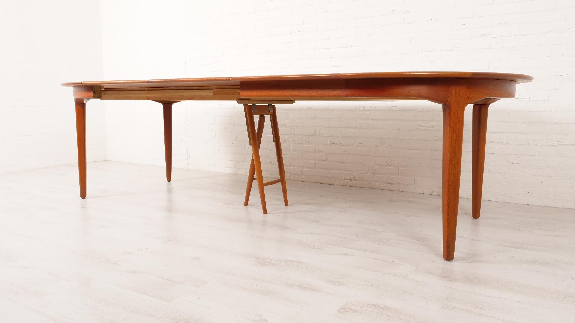 Vintage dining table XXXL  Teak  extendable  325 cm 9