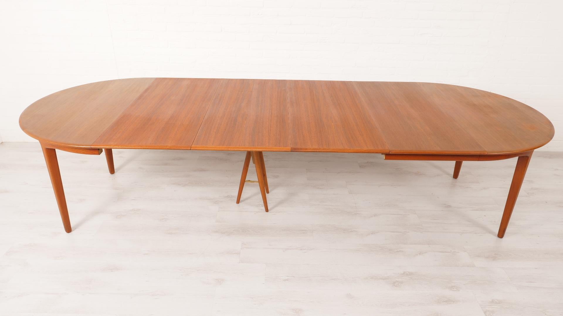 Vintage dining table XXXL  Teak  extendable  325 cm 1