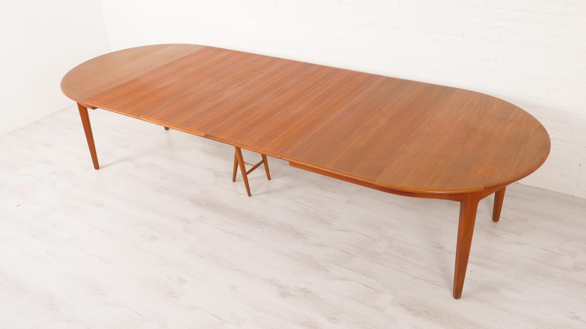 Vintage dining table XXXL  Teak  extendable  325 cm 2