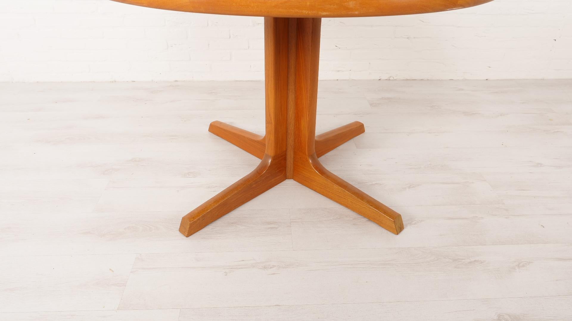 Vintage diningtable  Niels Otto Møller  Teak  212 cm For Sale 1