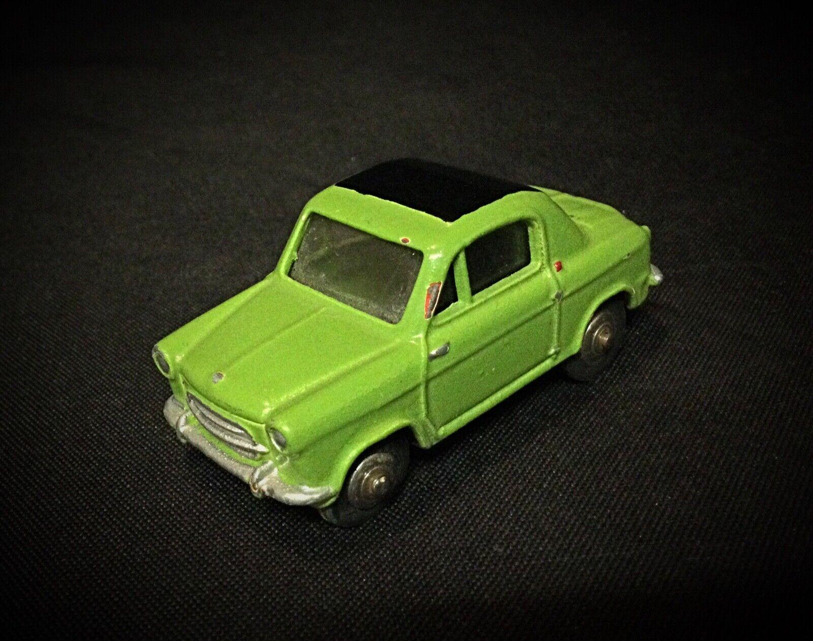 Vintage Dinky Toys Vespa 2 CV 24L Car - Made in France - 2Y22 In Good Condition In Bordeaux, FR