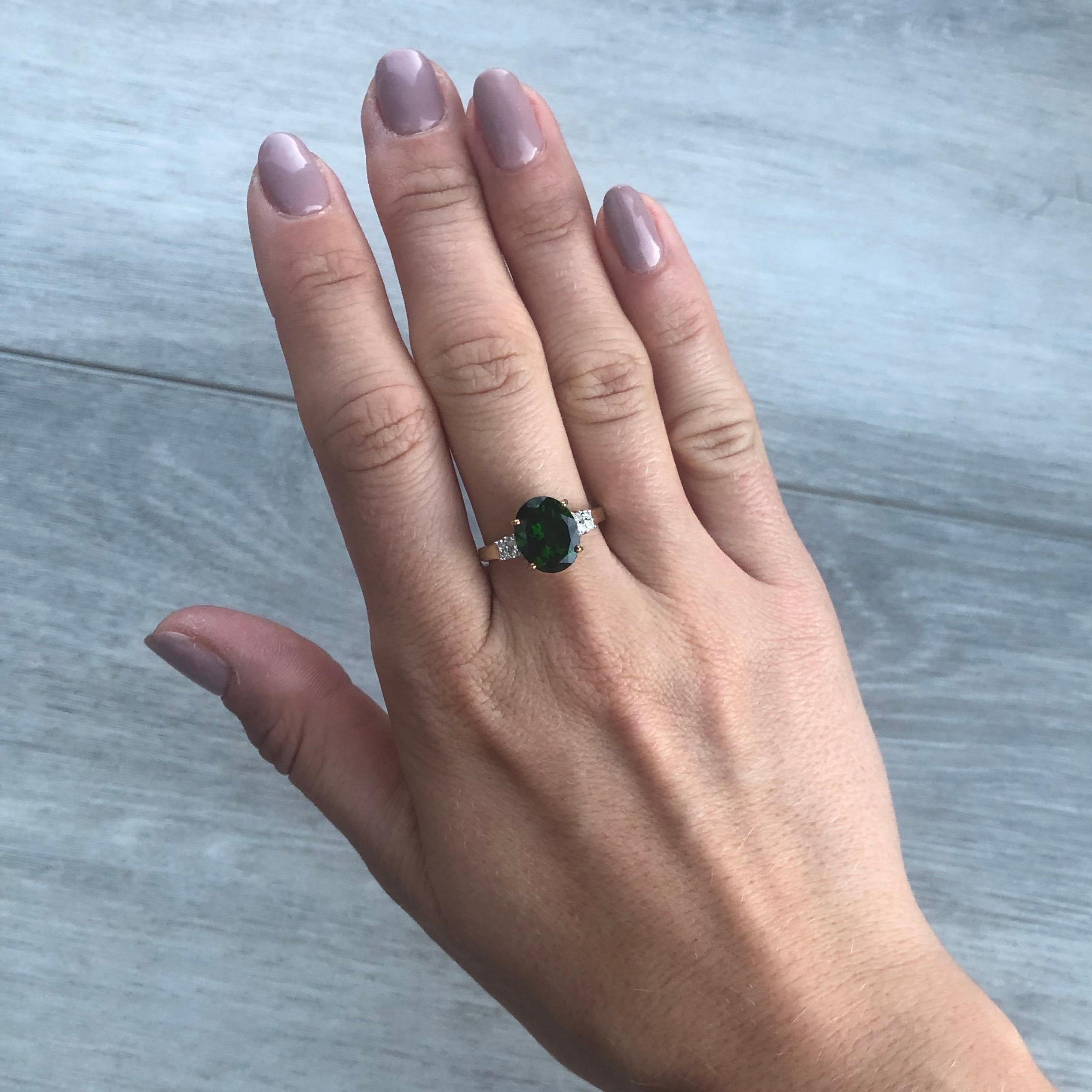 Vintage Diopside and Diamond 9 Carat Gold Solitaire Ring In Excellent Condition In Chipping Campden, GB