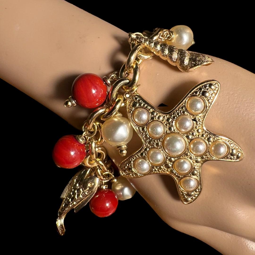 Vintage Christian Dior charm bracelet, in perfect vintage condition. It has never been worn. It is beautiful, it is bright, On the theme of the sea But with a burgundy red color theme, it changes, from the eternal blue And gives it additional