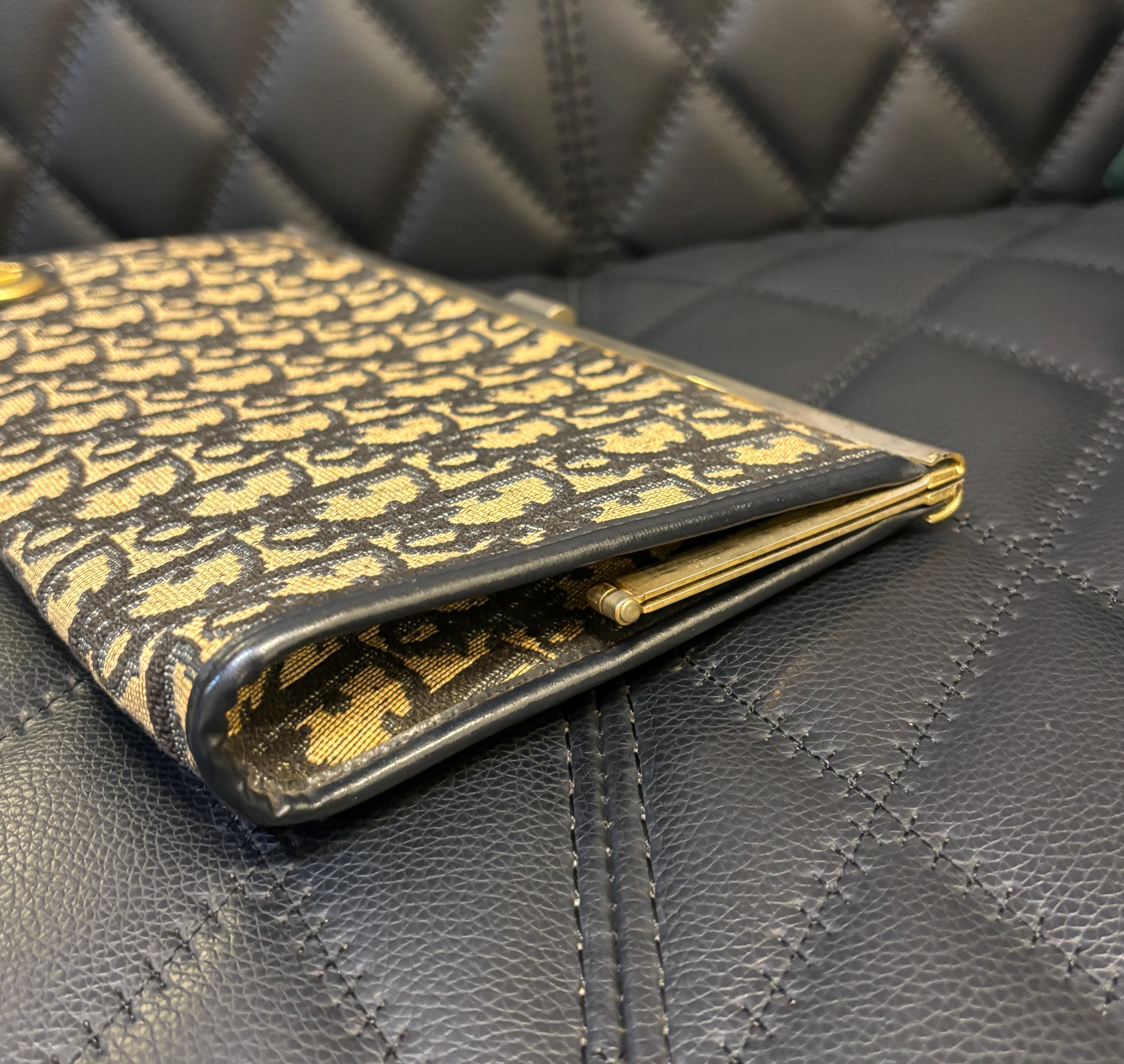 Vintage Dior Oblique Canvas Kiss Lock Clutch en vente 2