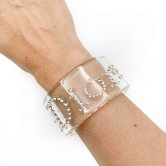 Dior - Manchette à arc avec logo en résine, années 1990, fantaisie