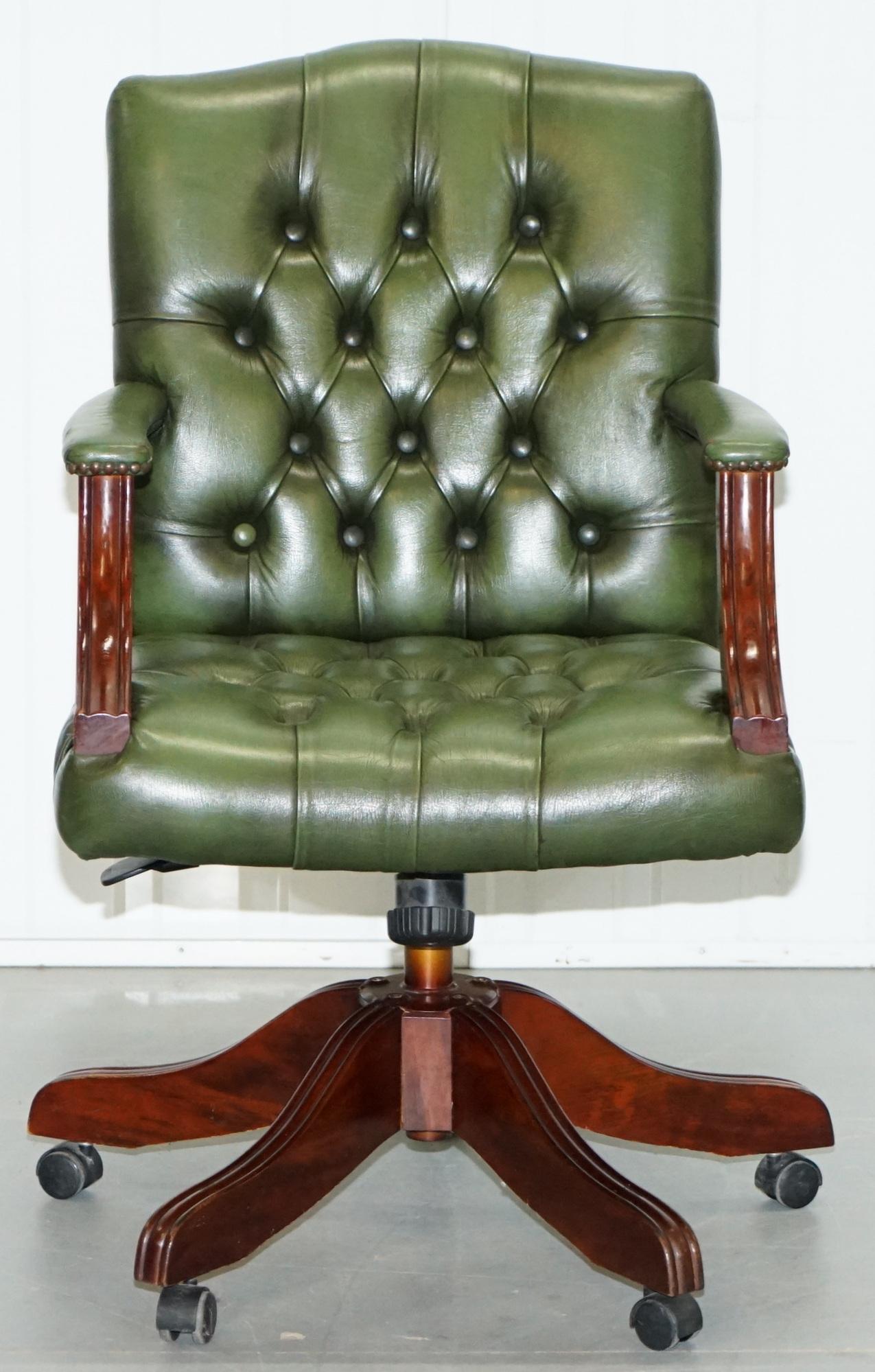 We are delighted to offer for sale this lovely Chesterfield vintage directors green leather captains office chair 

The chair is in good used condition throughout, we have deep cleaned hand condition waxed and hand polished it from top to bottom,