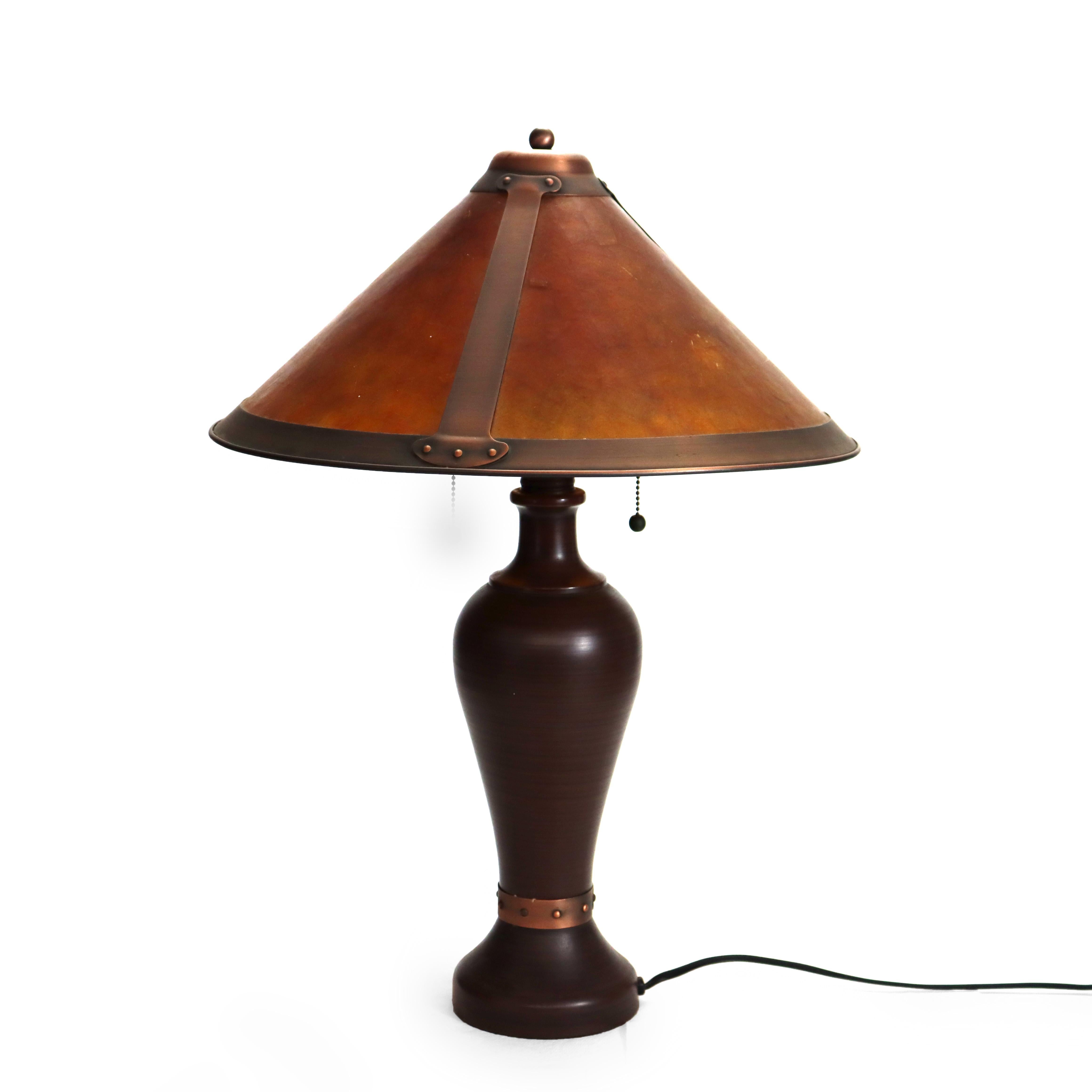Vintage Dirk Van Erp Estilo Arts & Crafts Lámpara de mesa de cobre y mica Siglo XX Artes y manualidades en venta