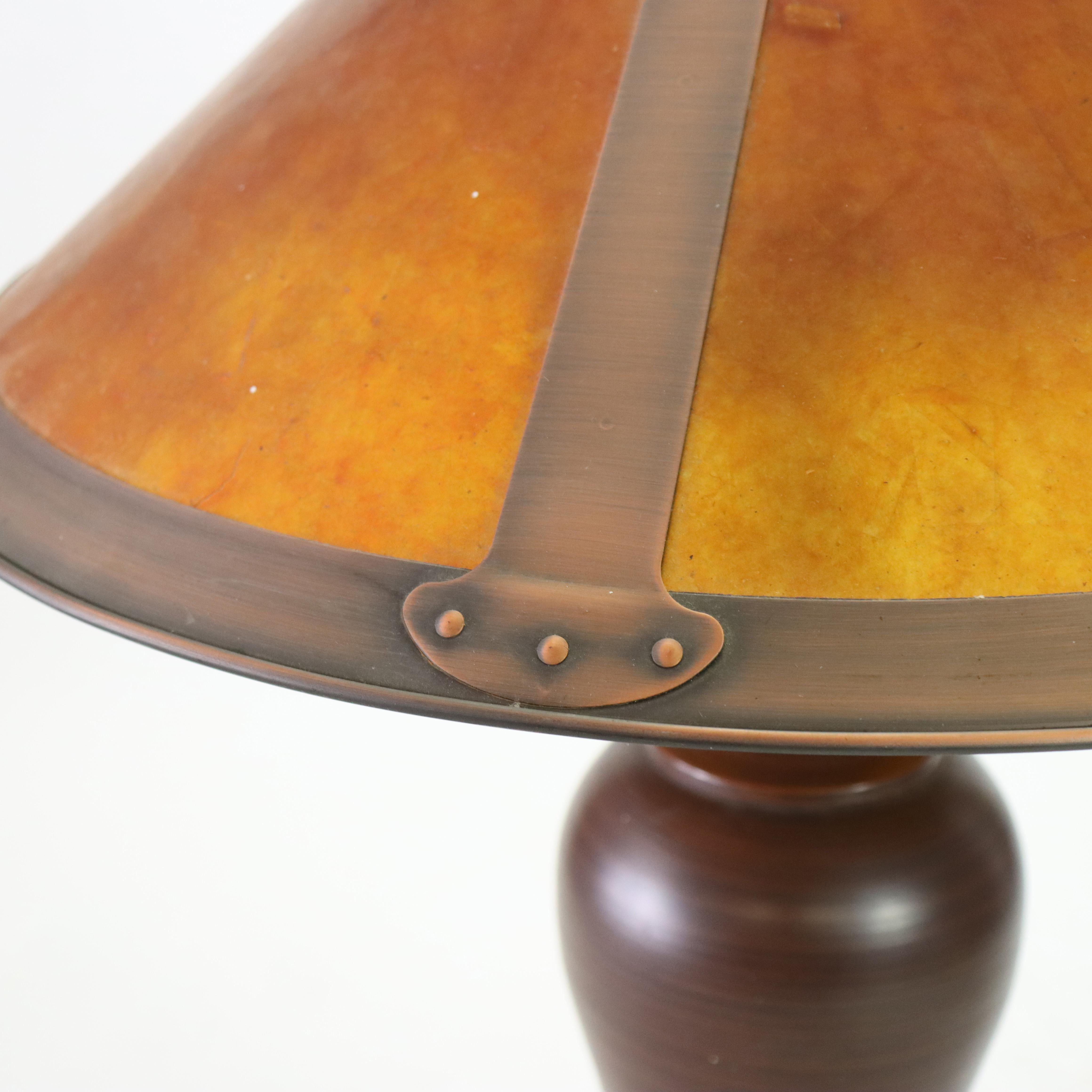 Vintage Dirk Van Erp Estilo Arts & Crafts Lámpara de mesa de cobre y mica Siglo XX en Bueno estado para la venta en Big Flats, NY
