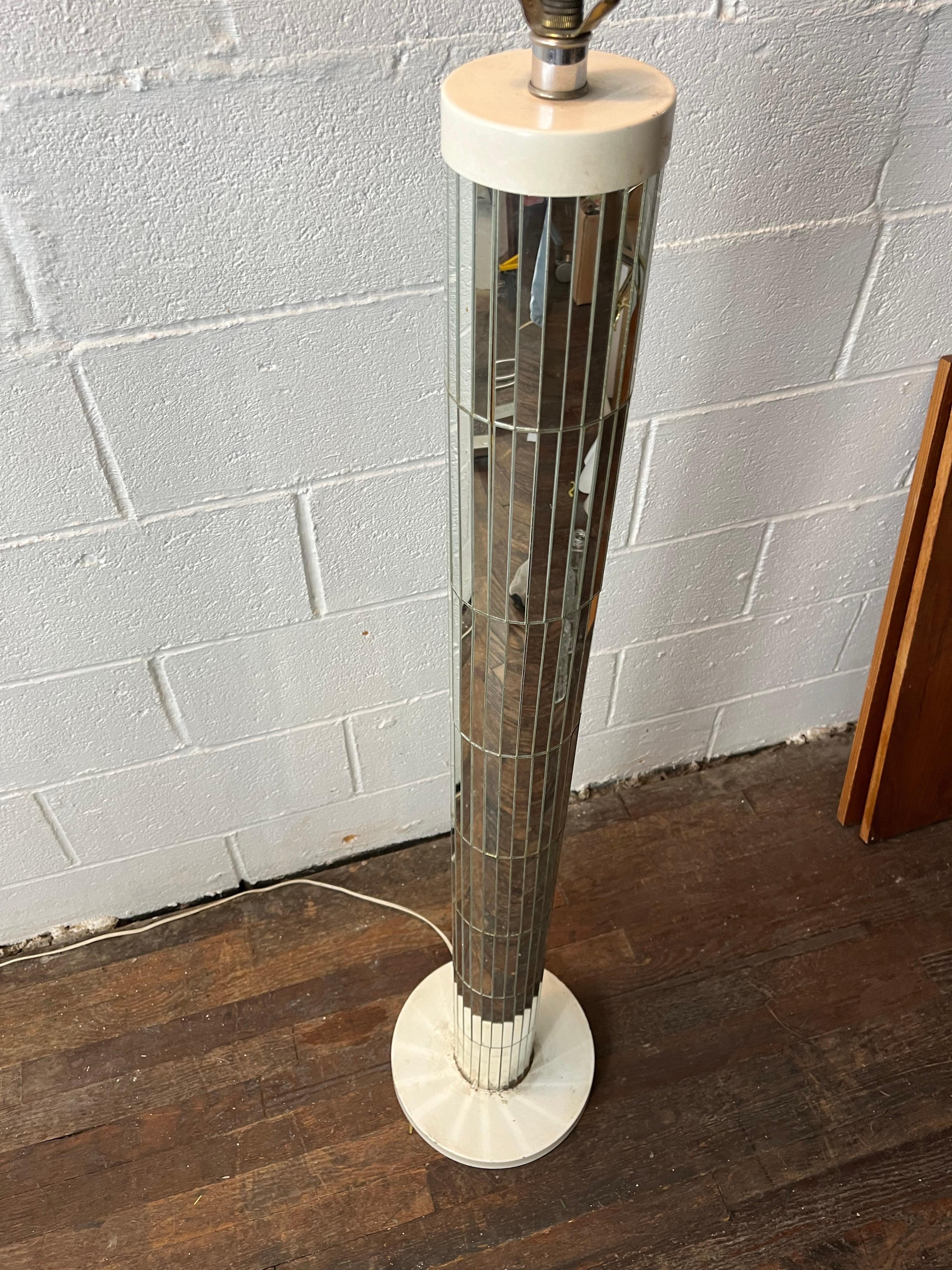 Lámpara de pie con espejo Disco Vintage siglo XX en venta