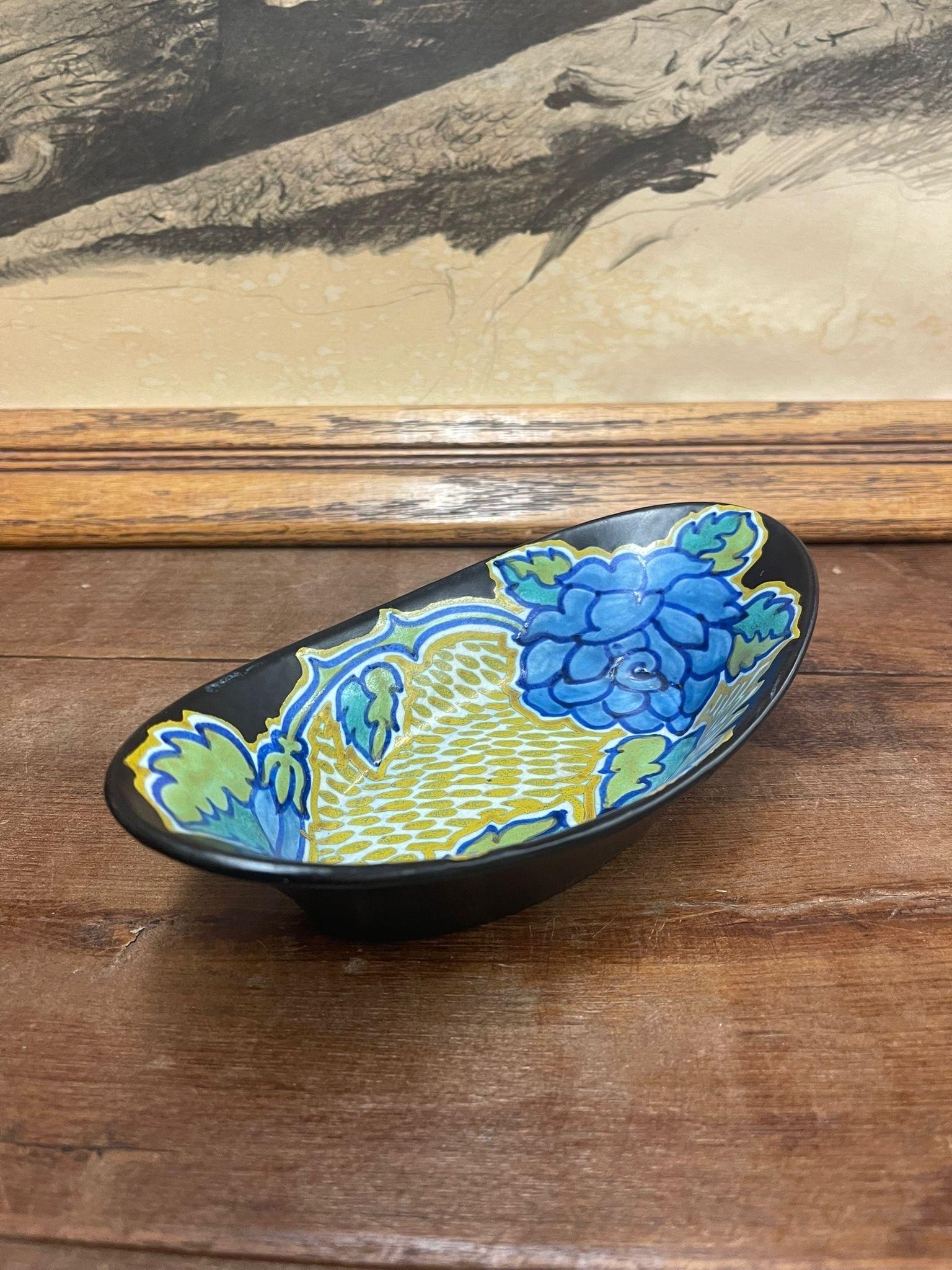 Late 20th Century Vintage Dish With Floral Motif. Amsterdam Import. For Sale
