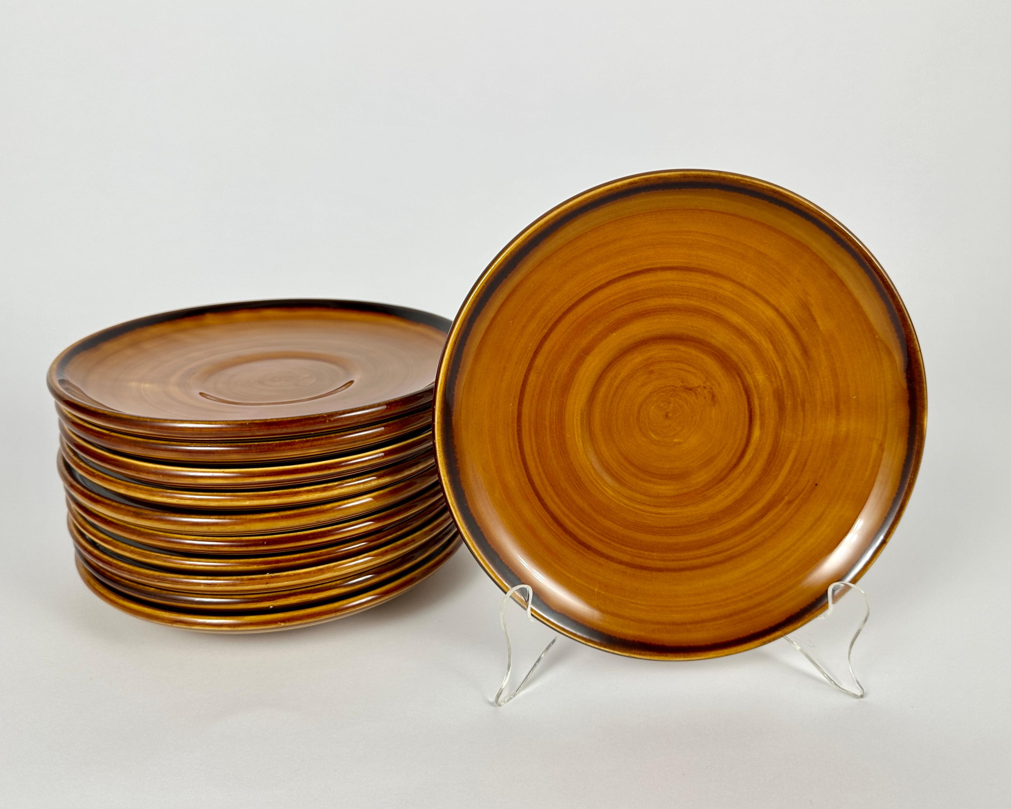 Country Véritable poterie de service St Clement, 66 pièces, France en vente