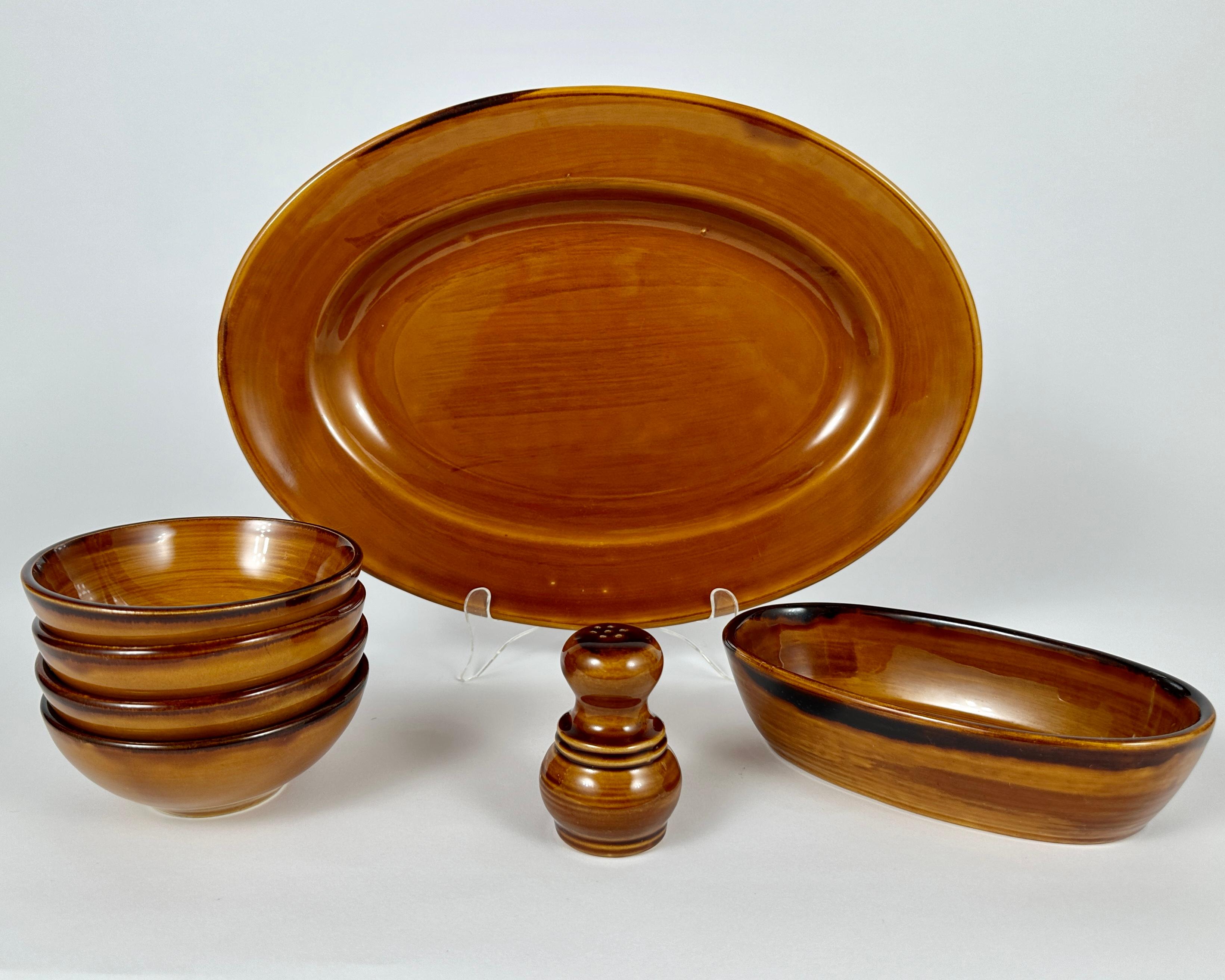 Véritable poterie de service St Clement, 66 pièces, France Bon état - En vente à Bastogne, BE