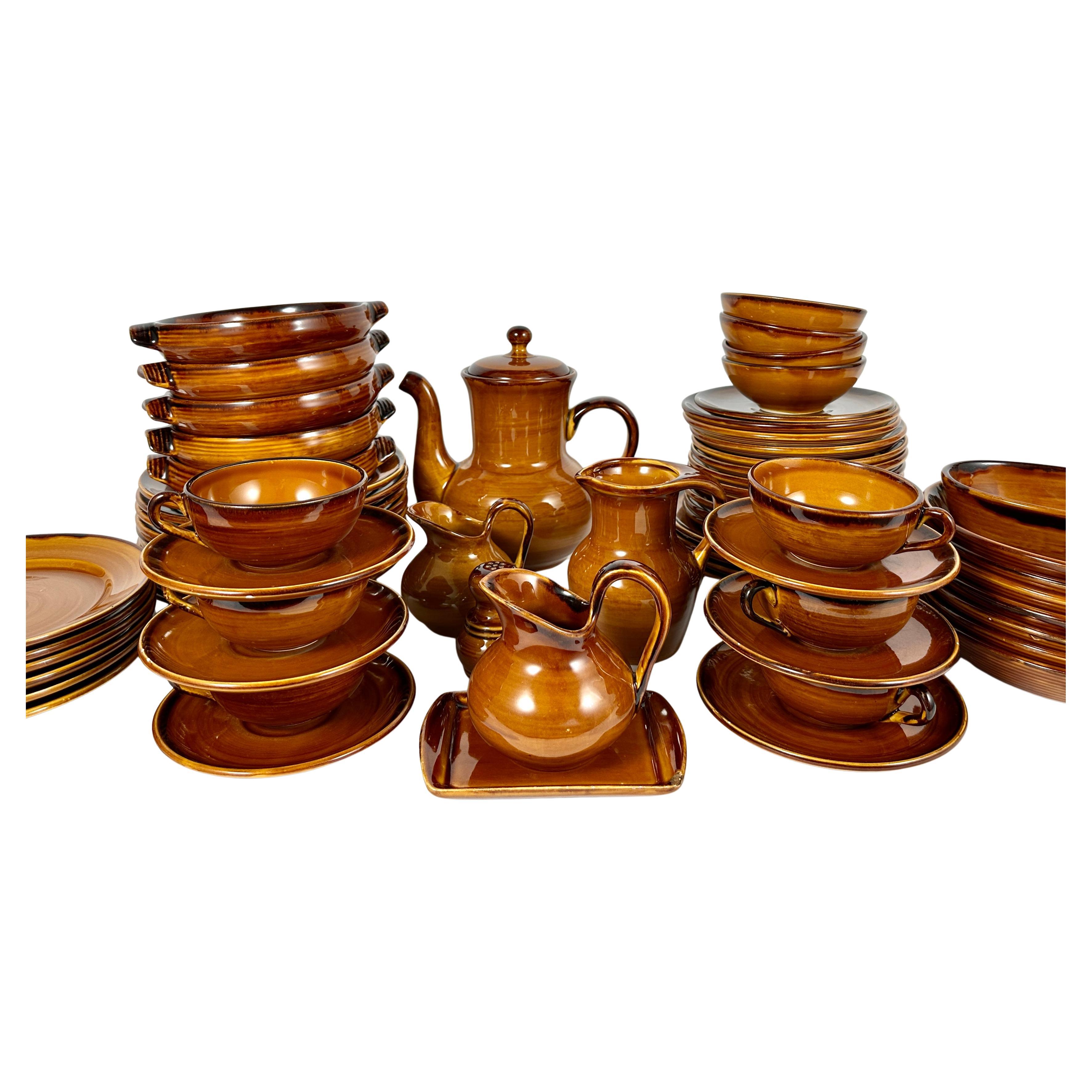 Véritable poterie de service St Clement, 66 pièces, France