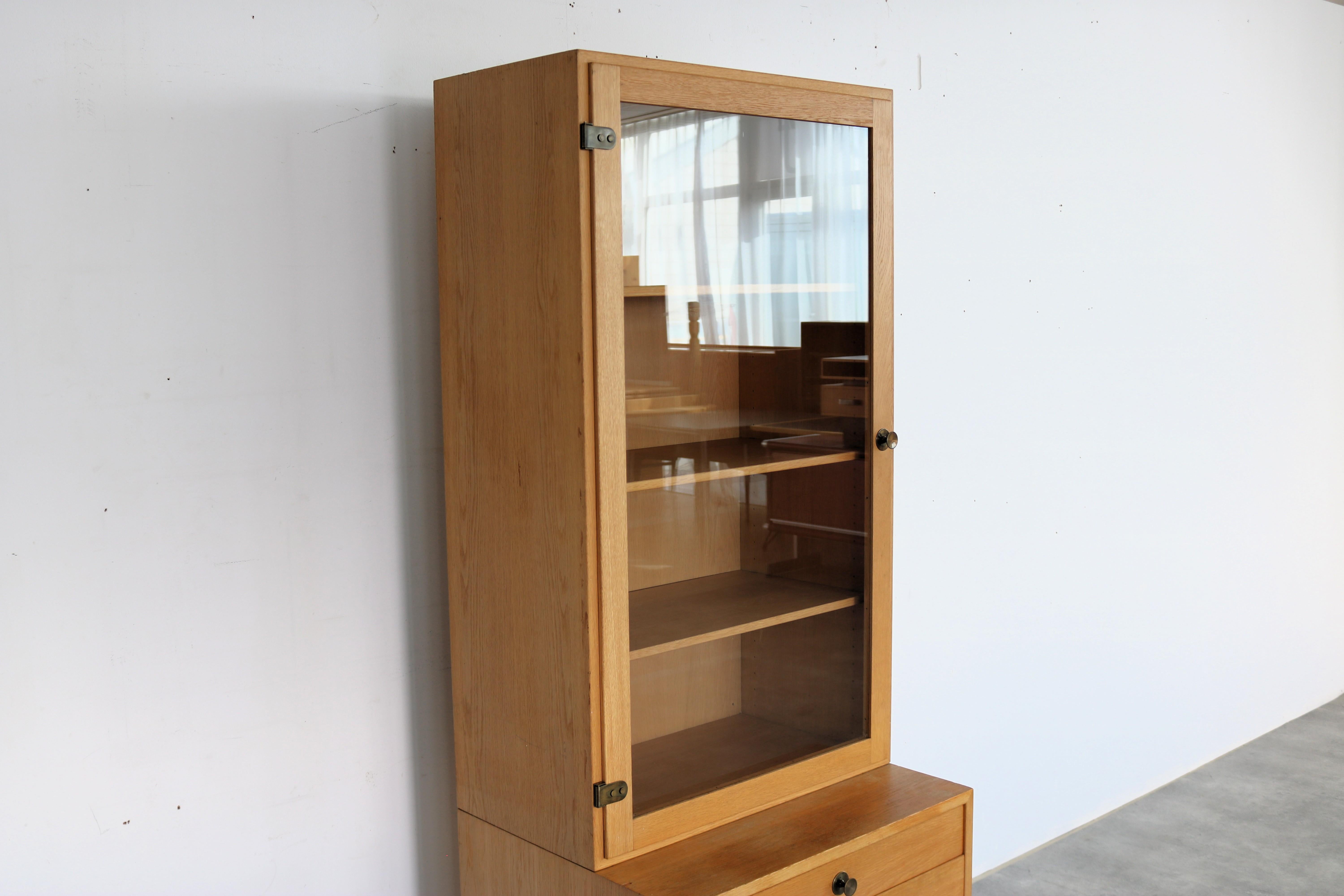 Vintage display cabinet  cabinet  Karl Andersson  Huskvarna In Good Condition For Sale In Lemmer, NL
