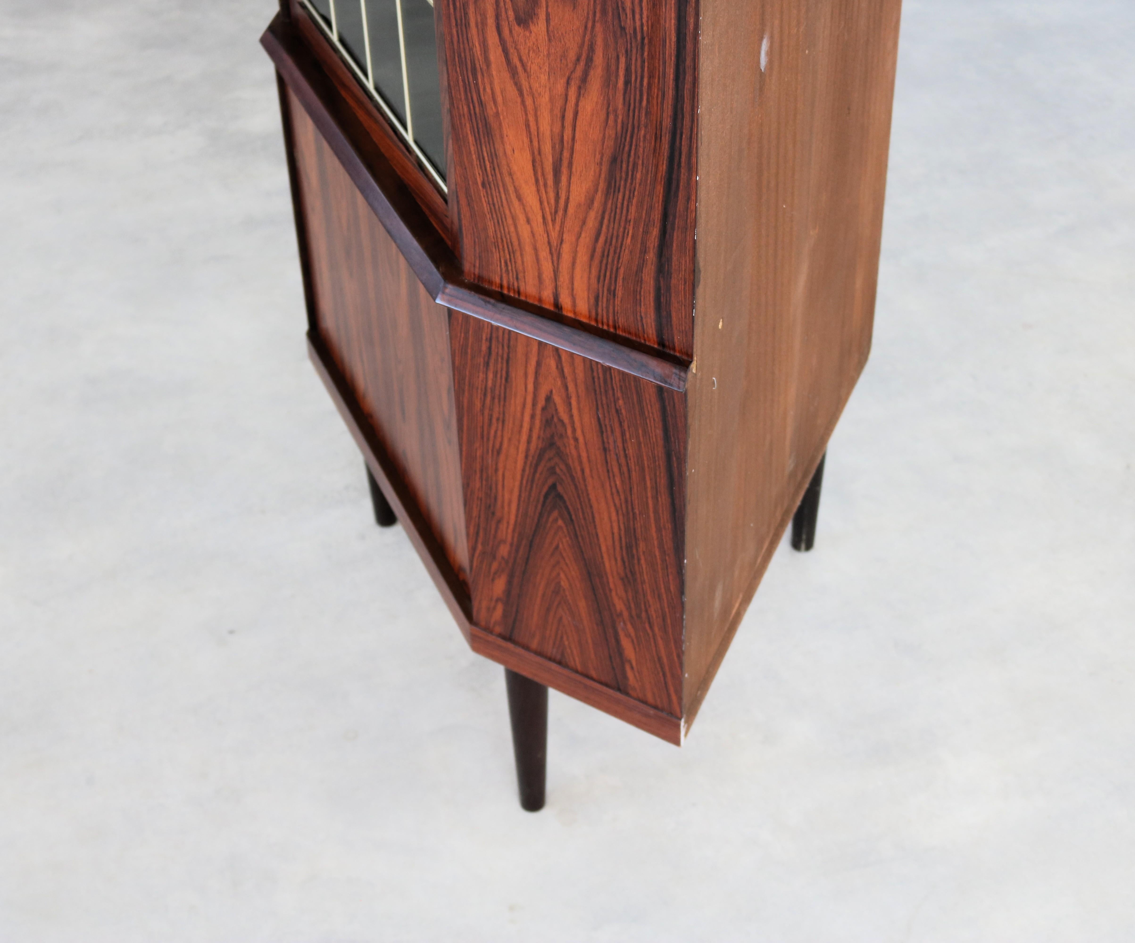 Vintage-Vitrine  Eckschrank  1960s  Dänisch im Angebot 1