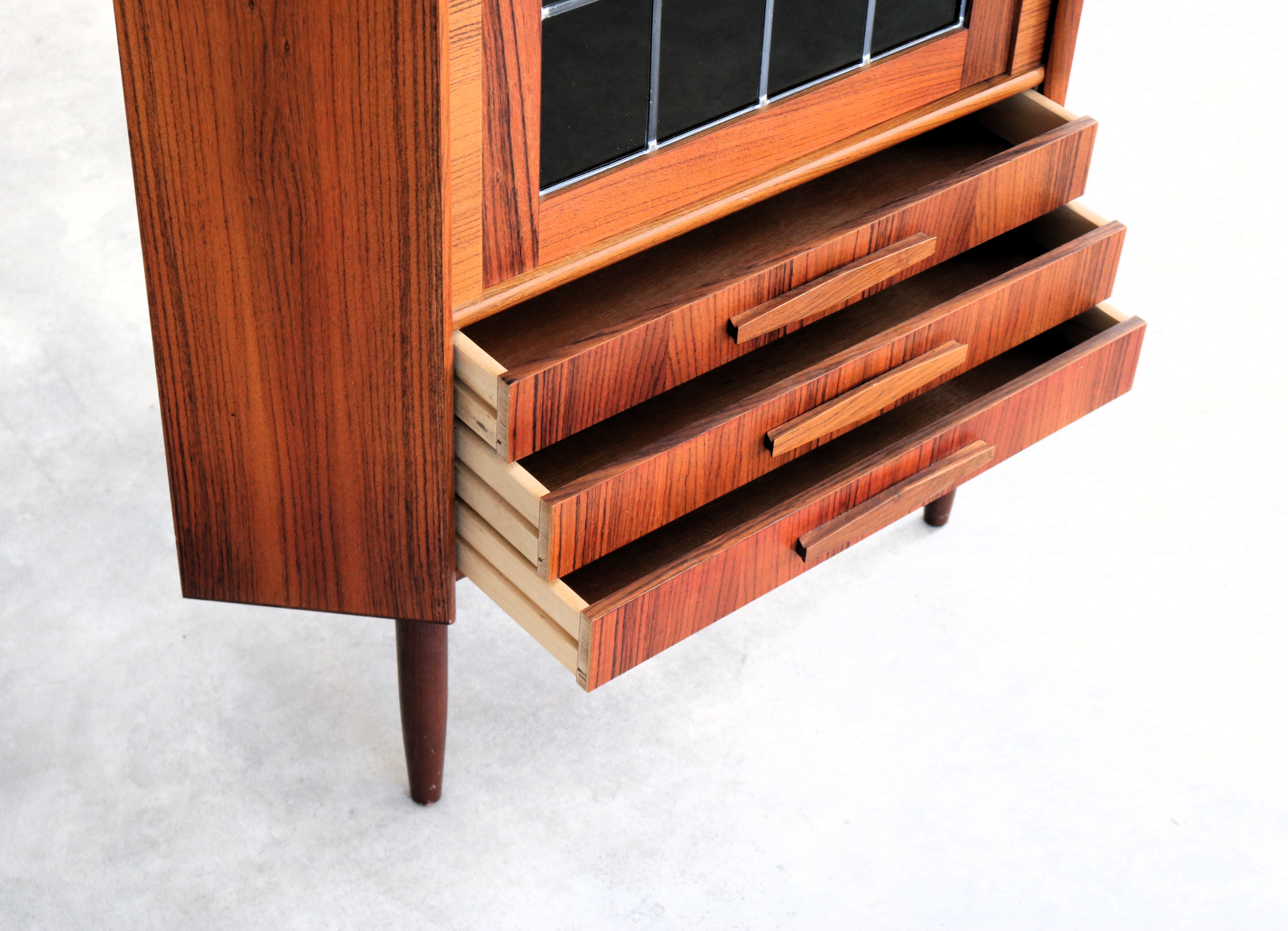 Vetrina vintage  Armadio ad angolo  1960s  Danese in vendita 1