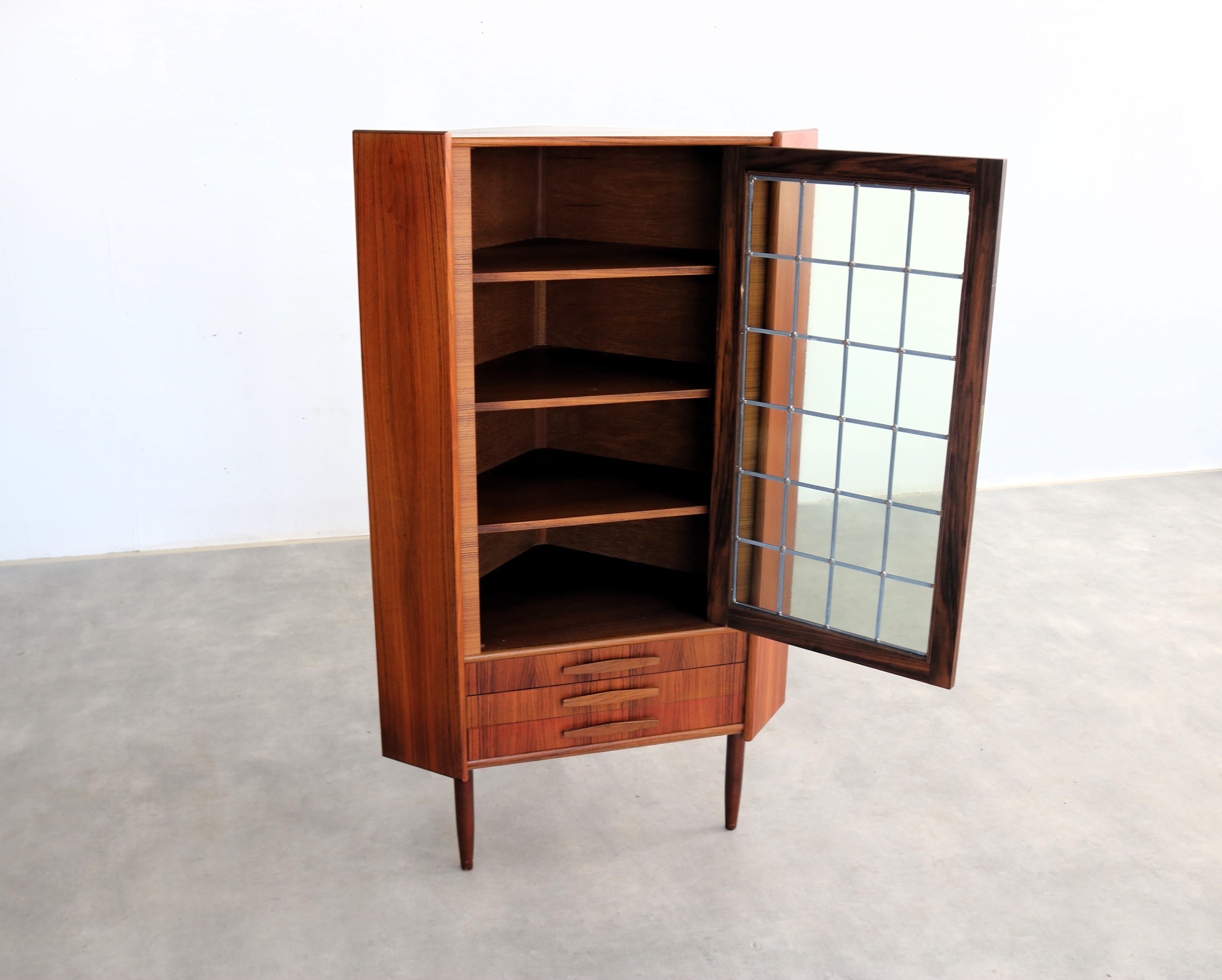 Vetrina vintage  Armadio ad angolo  1960s  Danese in vendita 2