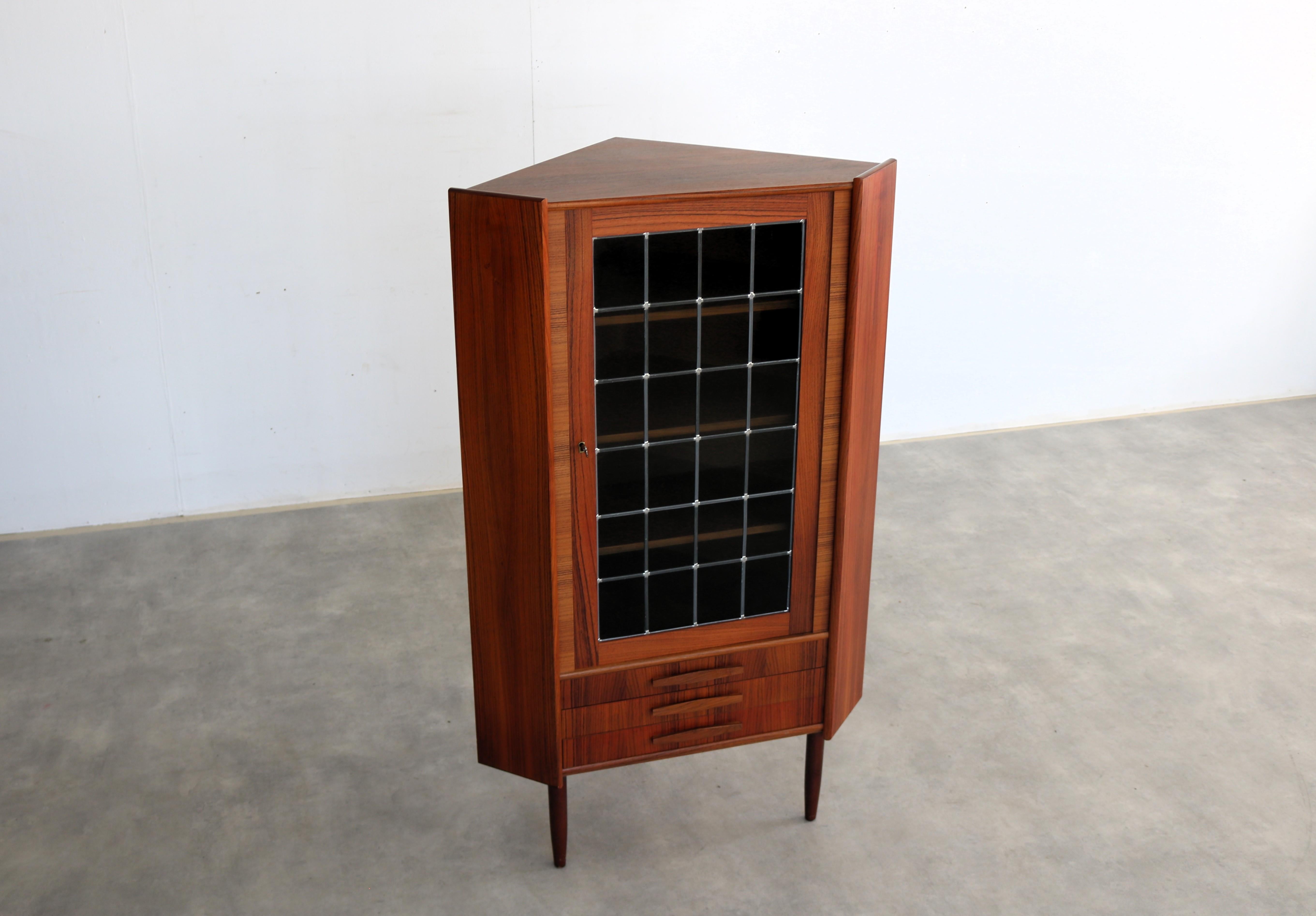 Vetrina vintage  Armadio ad angolo  1960s  Danese in vendita 4