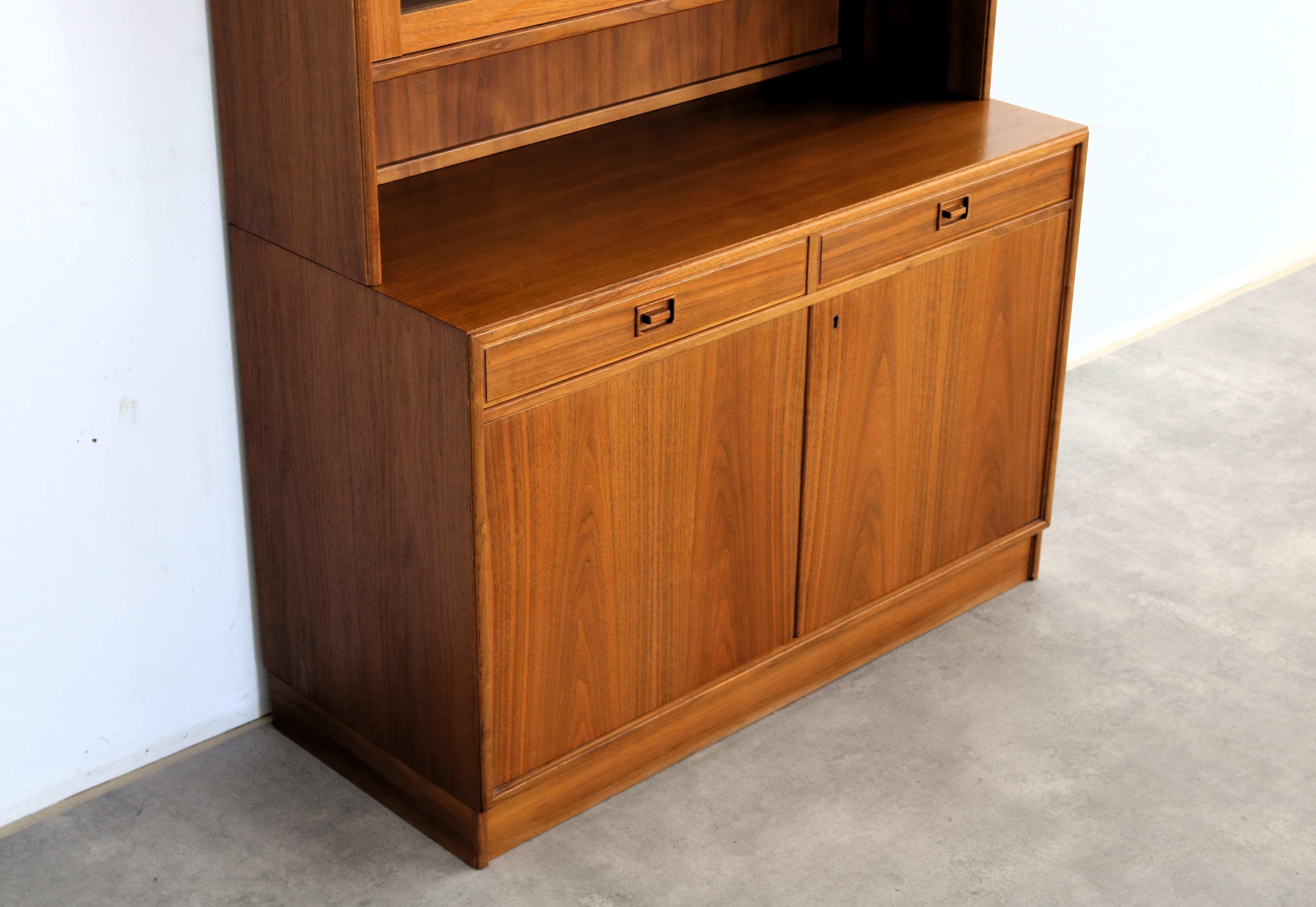 Vintage-Vitrine  Hängeschrank  Oberschrank  60's im Zustand „Gut“ in Lemmer, NL
