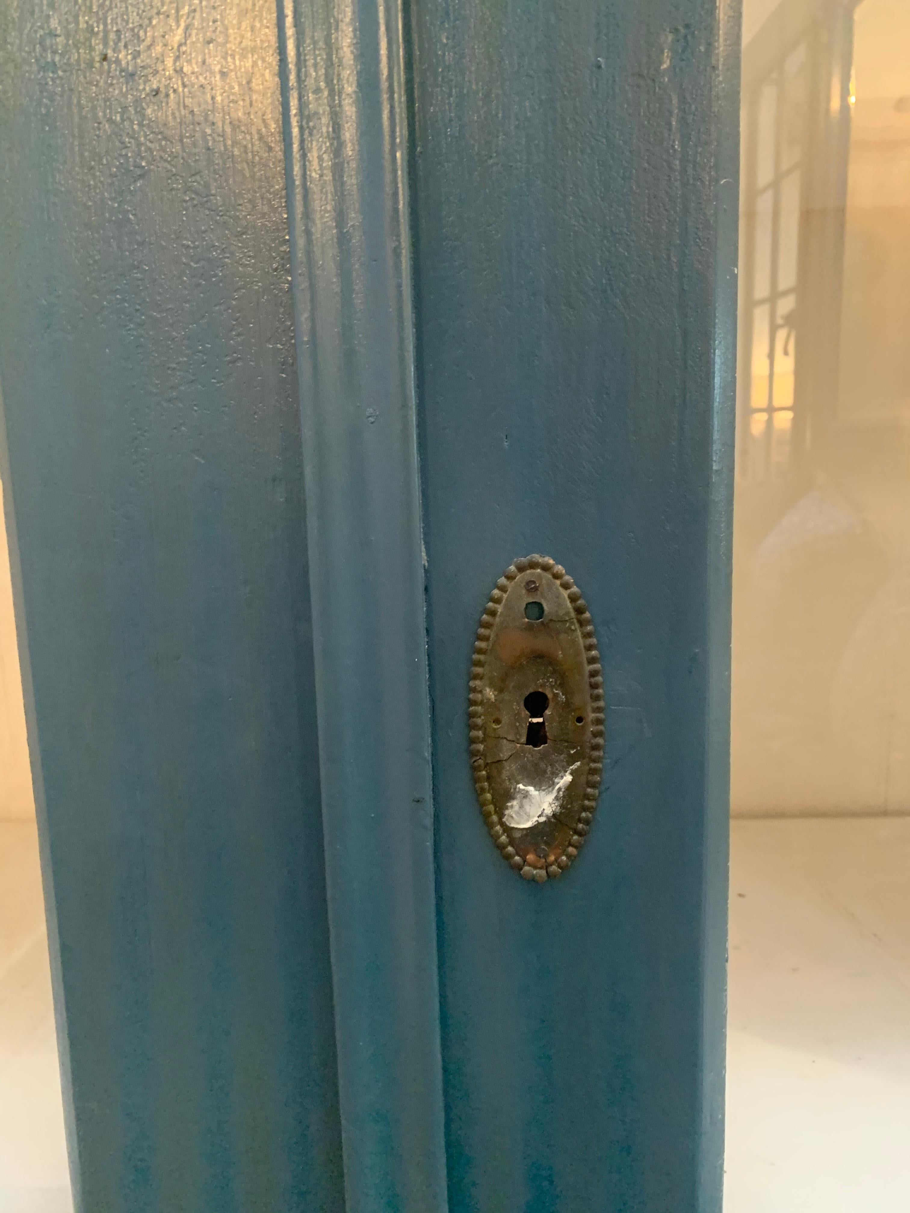 Offered is a beautiful blue hutch/ display cabinet in excellent condition. It has the original brass lock hardware.