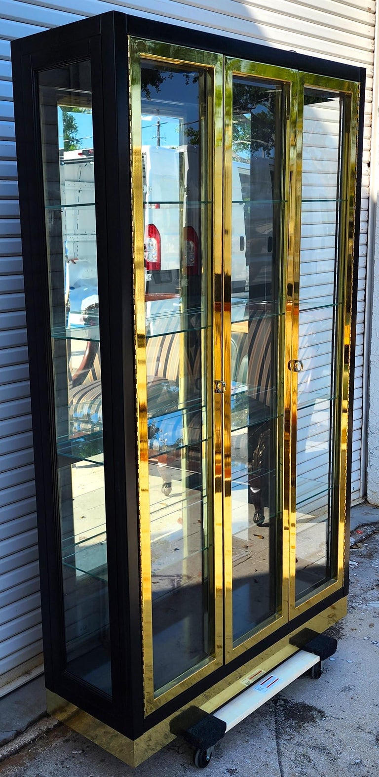 Vintage Display Case Vitrine by Henredon For Sale at 1stDibs