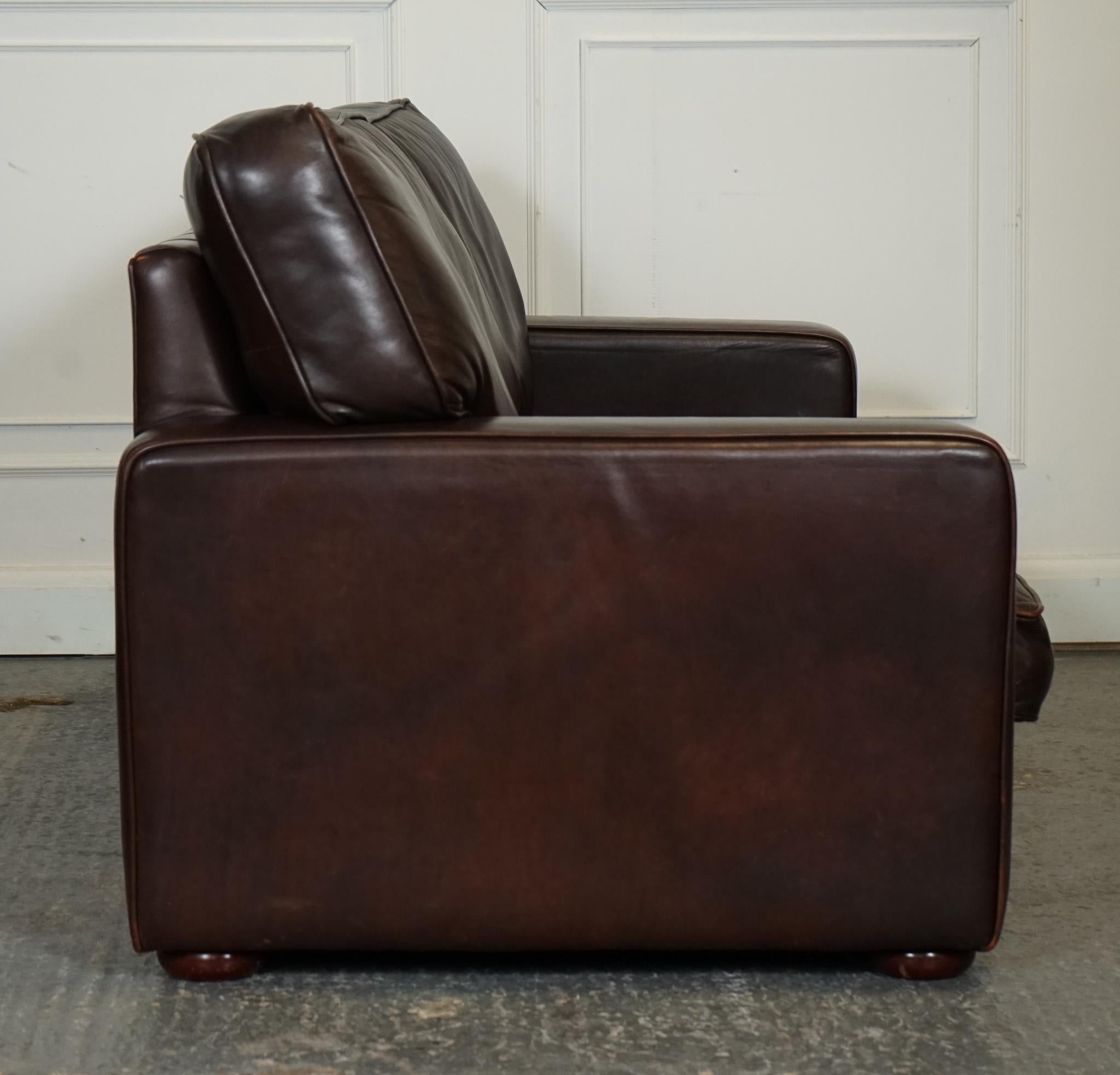 SOFÁ DE DOS A TRES PLAZAS EN CUERO MARRÓN DISTRESSED ViNTAGE en venta 3