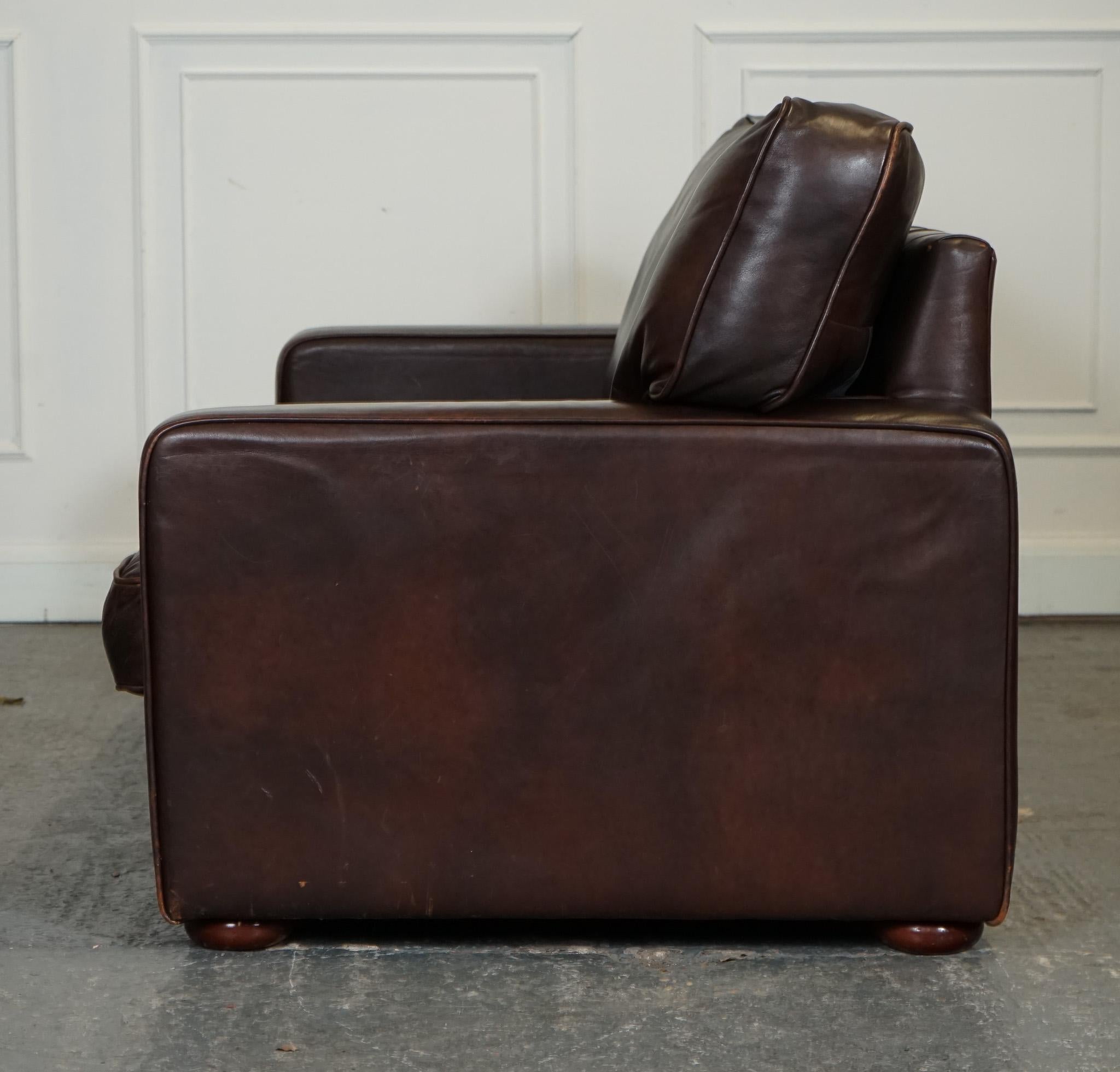 SOFÁ DE DOS A TRES PLAZAS EN CUERO MARRÓN DISTRESSED ViNTAGE en venta 4