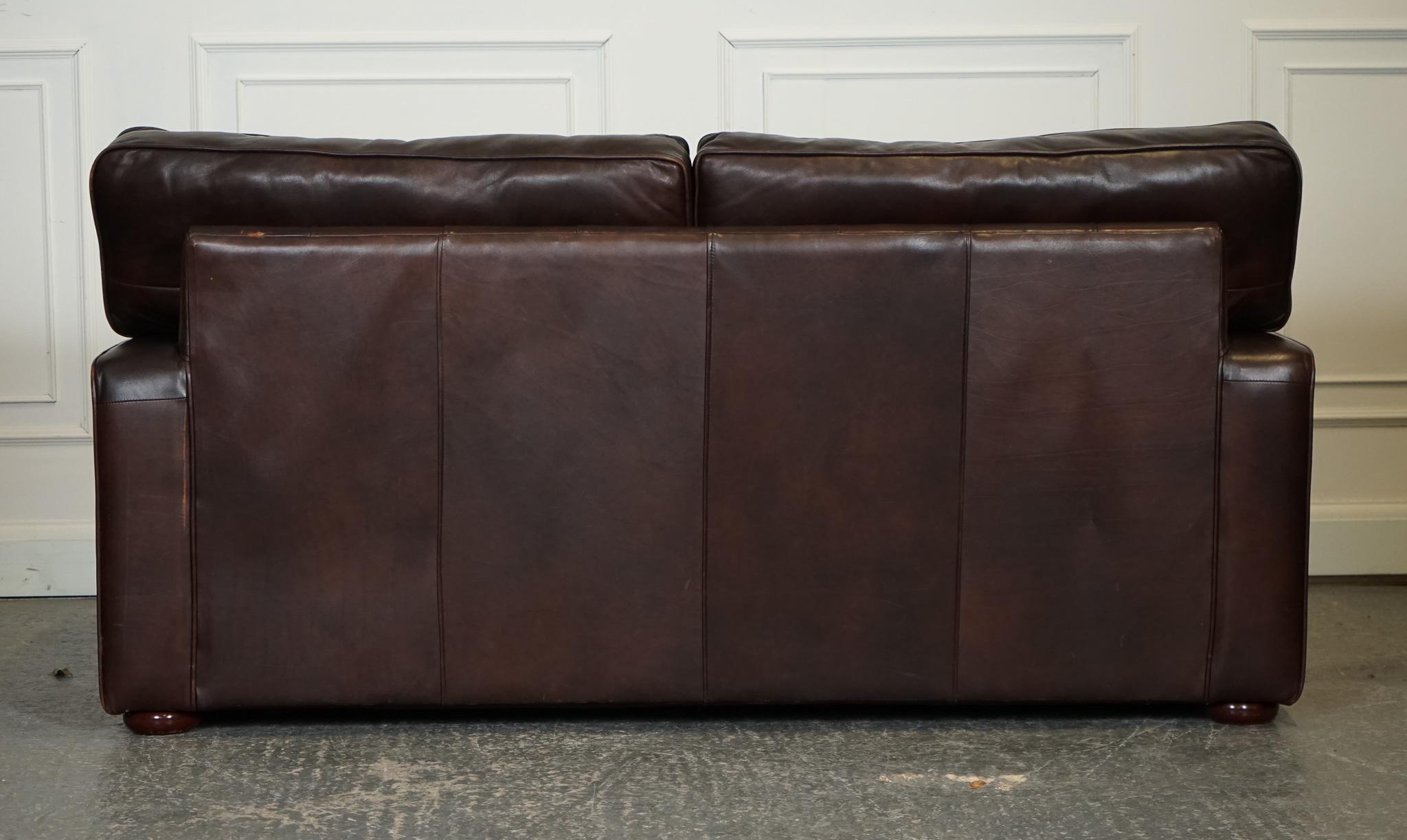 SOFÁ DE DOS A TRES PLAZAS EN CUERO MARRÓN DISTRESSED ViNTAGE en venta 5