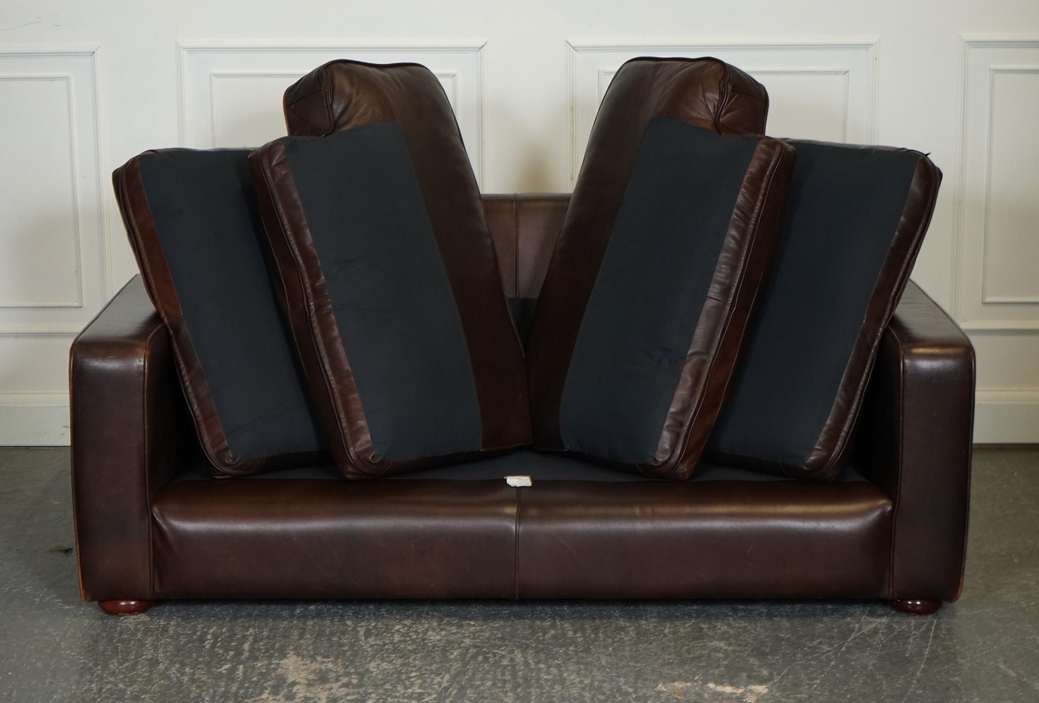 SOFÁ DE DOS A TRES PLAZAS EN CUERO MARRÓN DISTRESSED ViNTAGE en venta 7